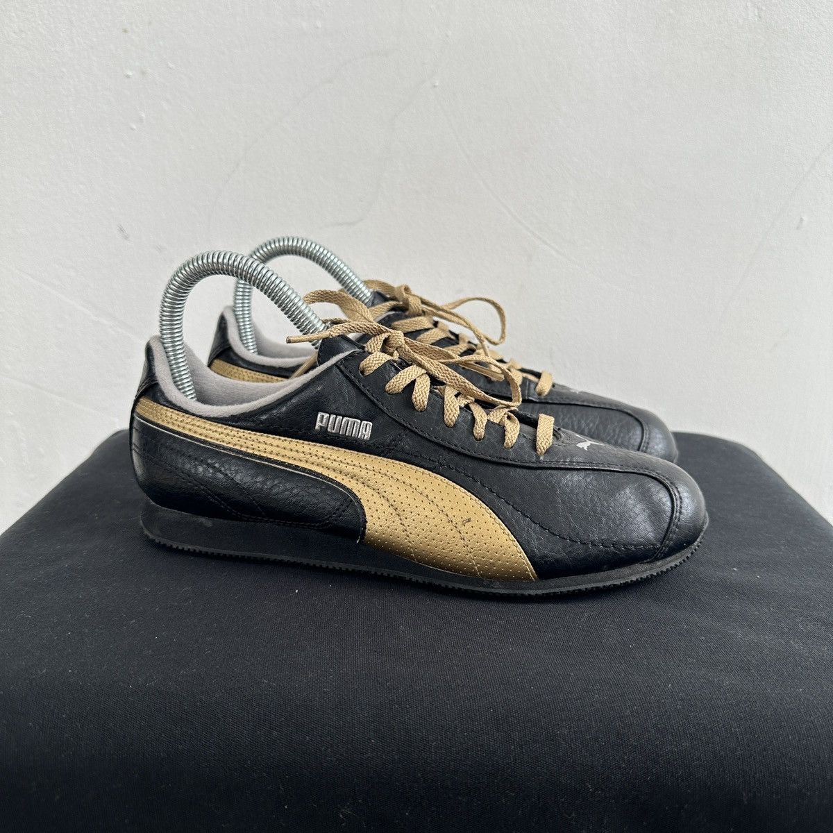 Puma × Vintage Vintage Puma Gold/Black Leather Low Cut Sneakers Size US 6 / IT 36 - 1 Thumbnail