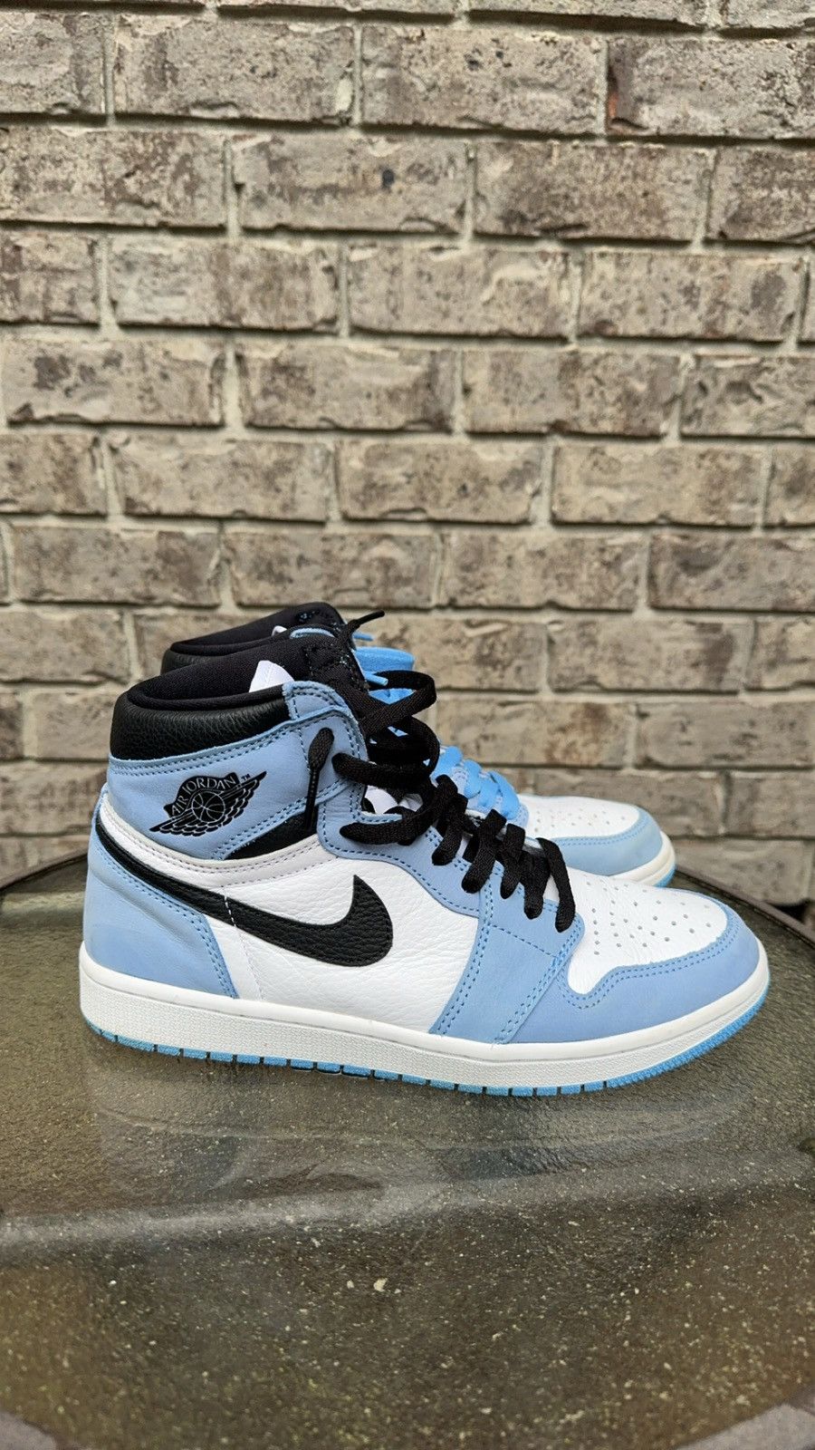 Jordan Brand Nike Air Jordan 1 High University Blue “UNC” Size US 8.5 / EU 41-42 - 1 Thumbnail