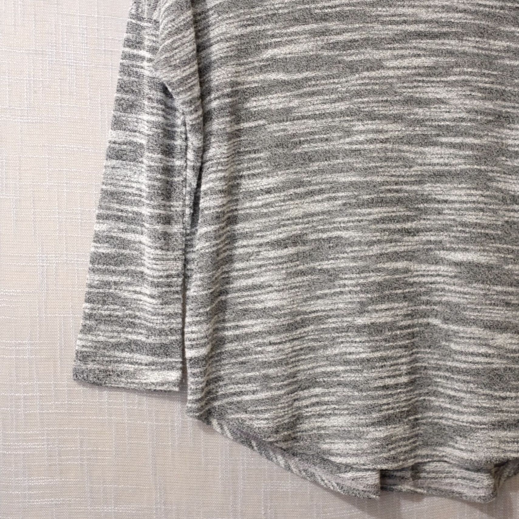 Olive Olive + Oak Lightweight Knit Sheer Top Gray Overlay Women's M Dolman Sleeve Round Neck Heather Grey, Nwot, Casual, Blouse Size M / US 6-8 / IT 42-44 - 3 Thumbnail
