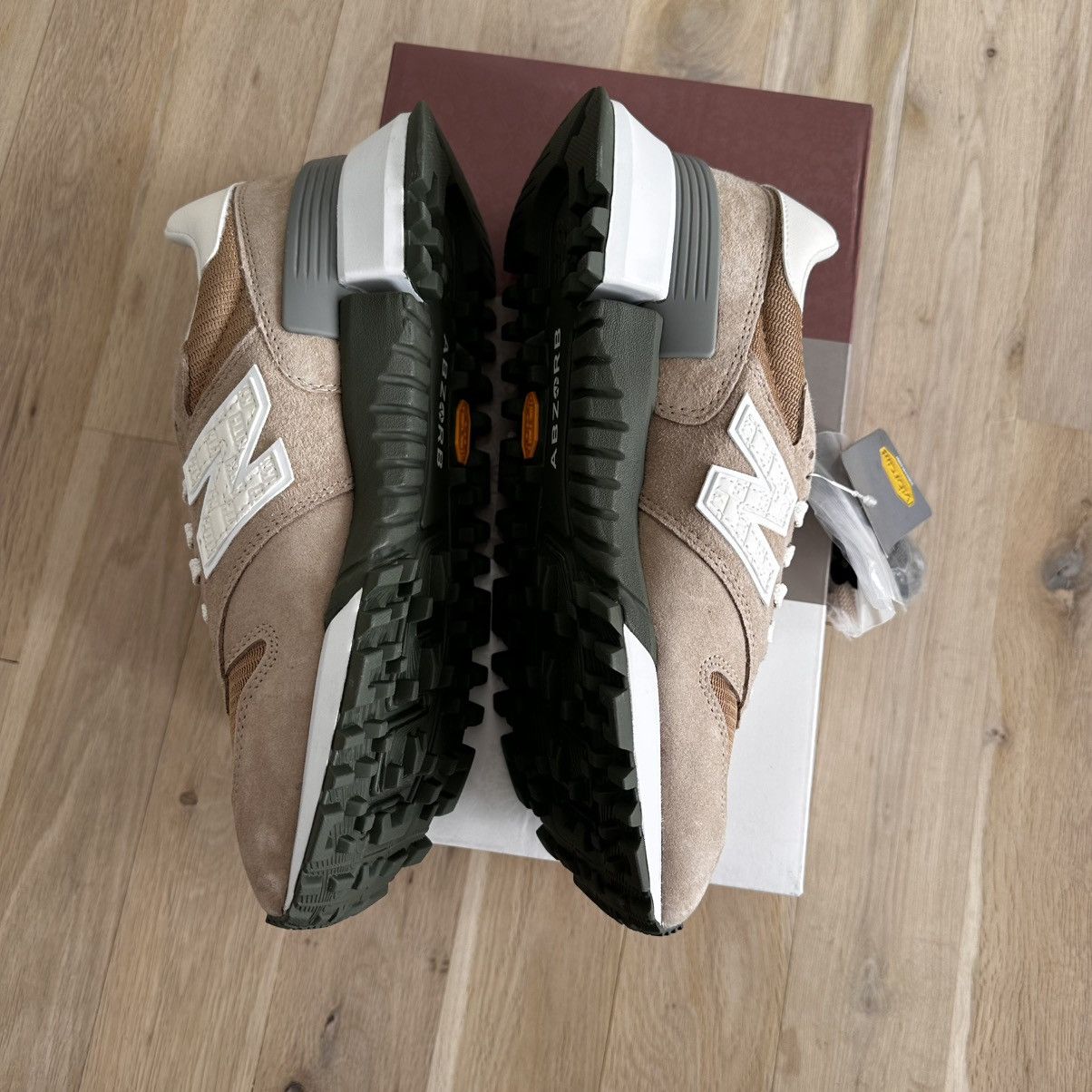 Kith × New Balance Kith x new balance 1300 Size US 7.5 / EU 40-41 - 3 Thumbnail