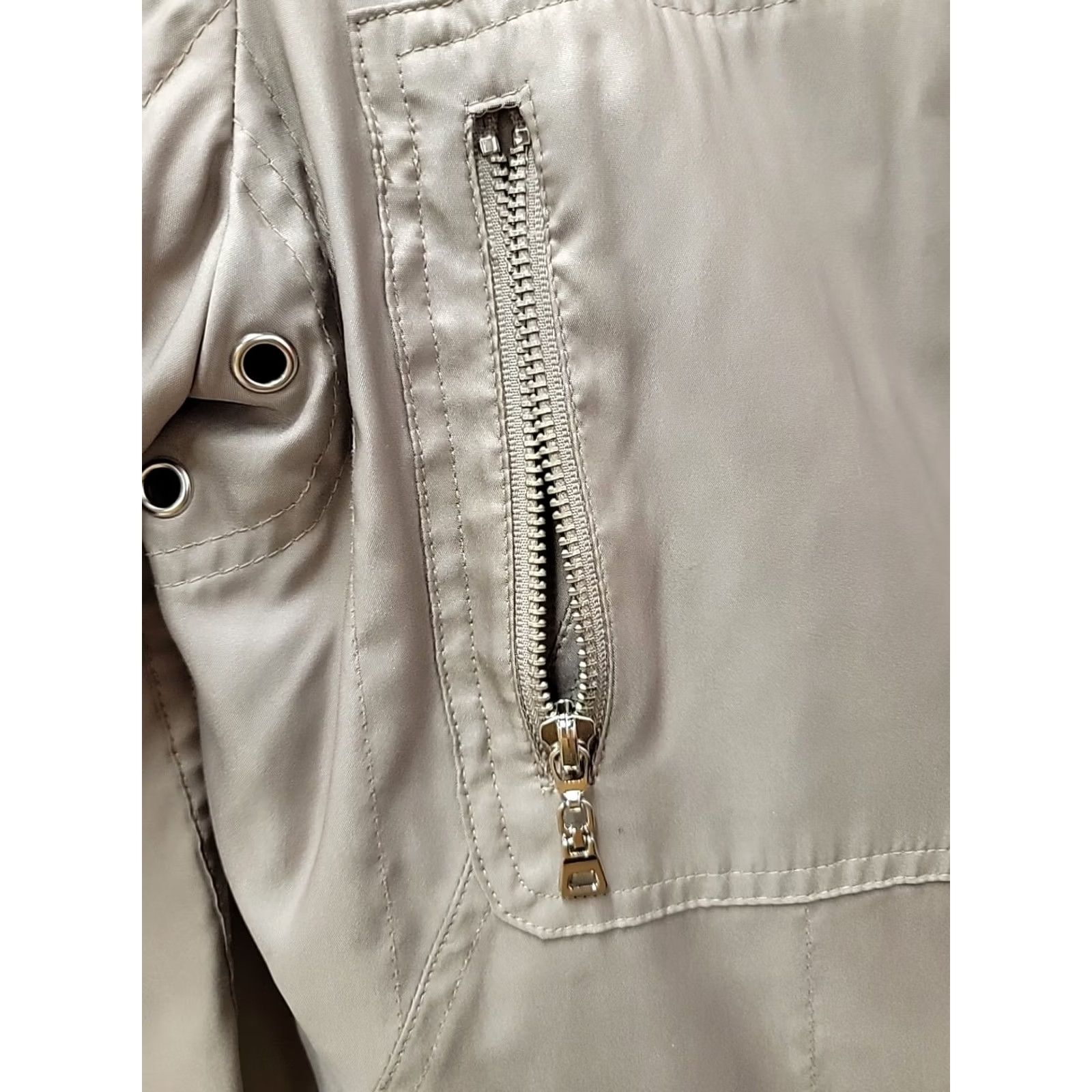 Chanel VINTAGE CHANEL Logo Jacket Full Zip Womens Jacket 44 Beige 90s Lined Rayon Viscose Size M / US 6-8 / IT 42-44 - 4 Thumbnail