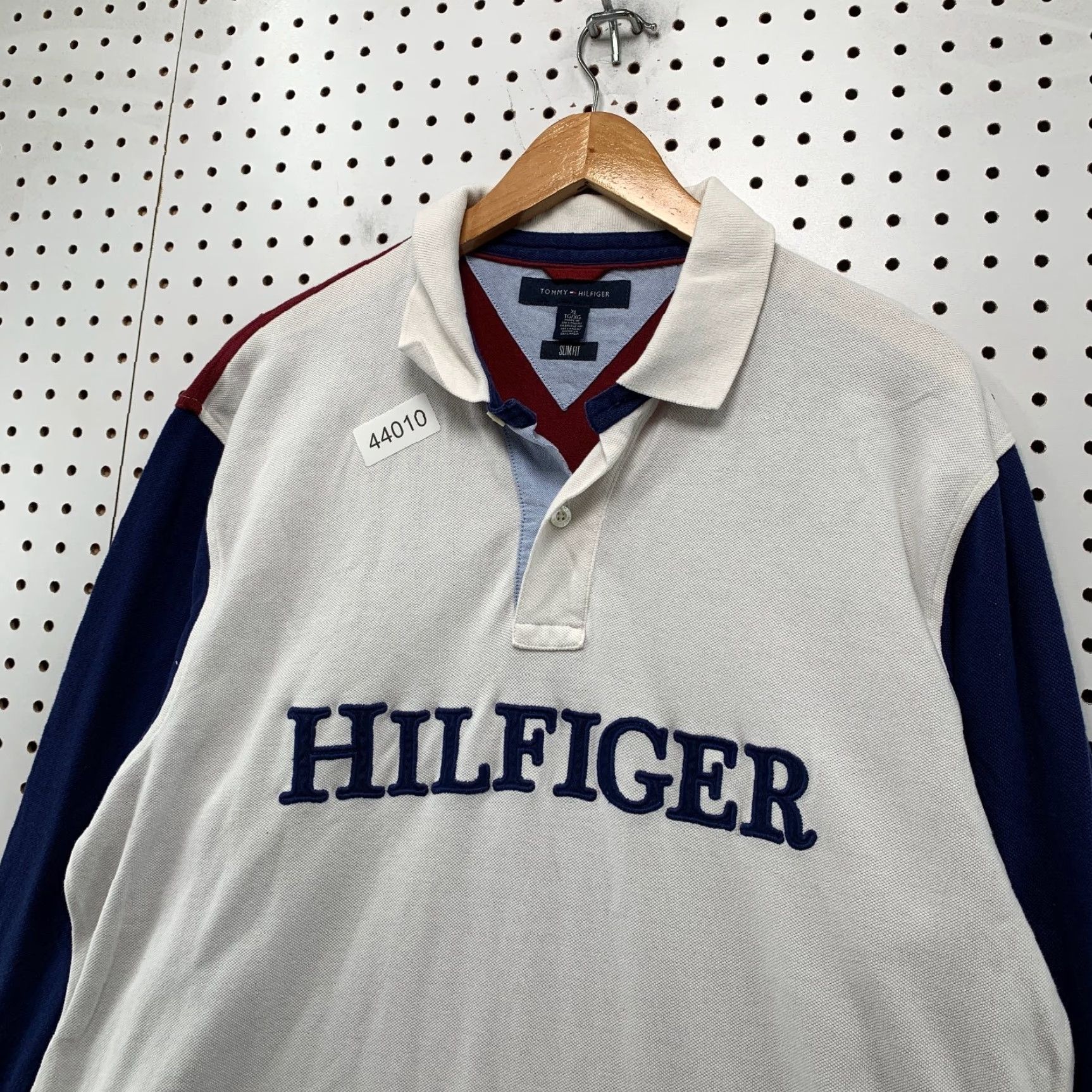 Tommy Hilfiger VINTAGE Tommy Hilfiger Polo Shirt Mens XL Long Sleeve Slim Fit Collared White SpellOut 90s Football Golf Mens XL White Hilfiger Polo Size US XL / EU 56 / 4 - 4 Thumbnail