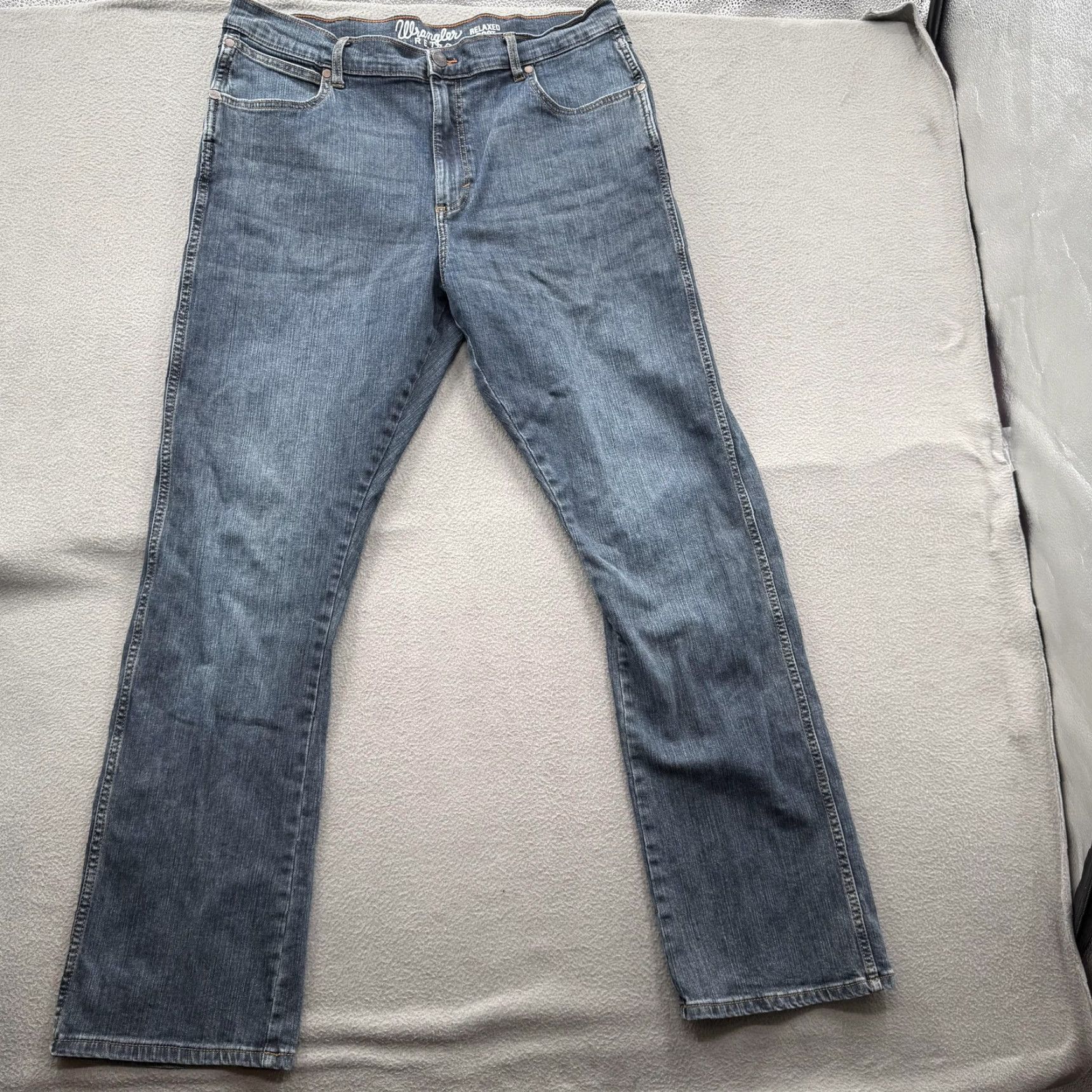 Wrangler Wrangler Jeans Mens 36x33 Blue Retro Relaxed Bootcut Denim Medium Wash Casual Size US 36 / EU 52 - 2 Thumbnail