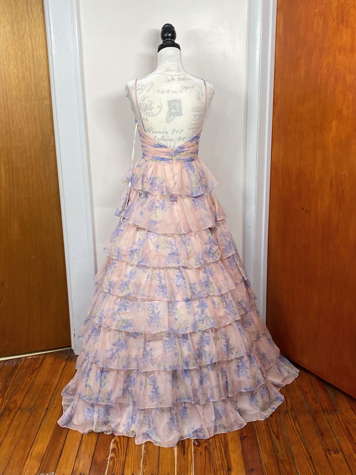 Mac Duggal Mac Duggal Floral Cut Out Ruffle Layered Gown size 4 Size S / US 4 / IT 40 - 7 Thumbnail