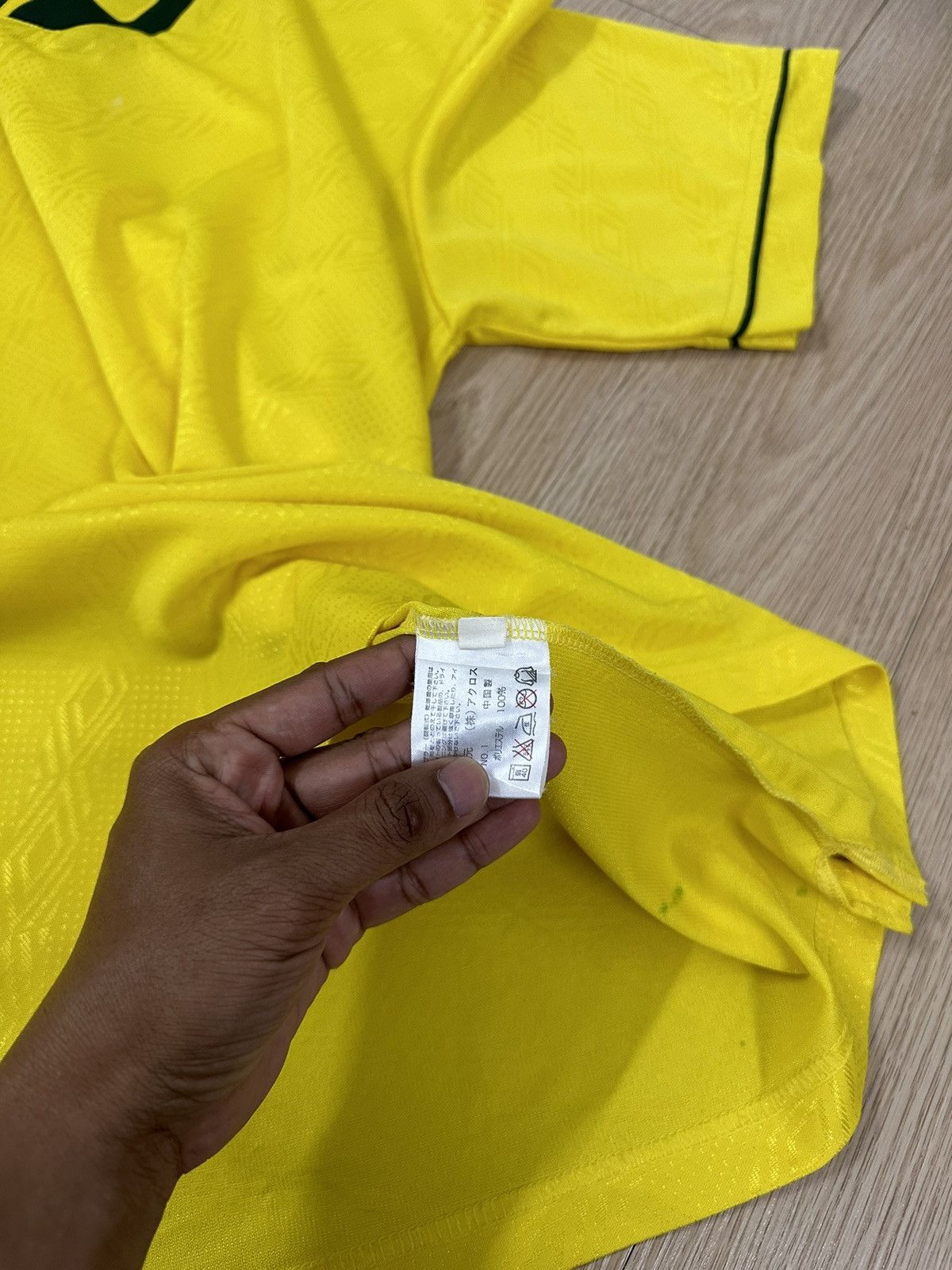 Umbro × Vintage Vintage 90’s Umbro Football Jersey Brazil Colourway Size US L / EU 52-54 / 3 - 9 Thumbnail