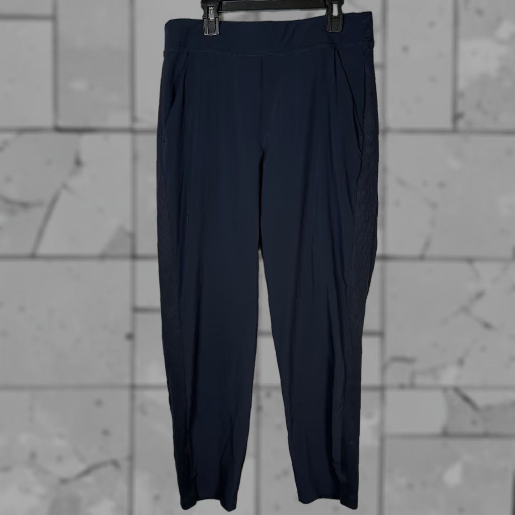Athleta Athleta Blue Polyester Womens Ankle Pants Size 6 User: Athleta Blue Polyester Womens Ankle Pants Size 6 Size 28" / US 6 / IT 42 - 1 Thumbnail
