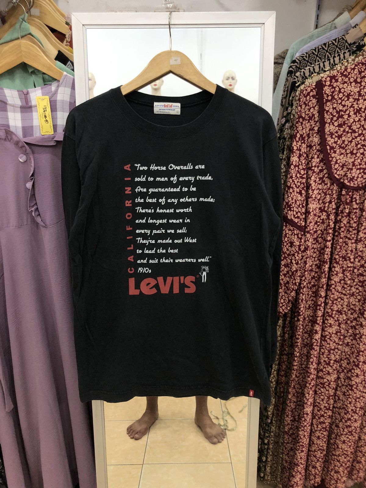 Levi's × Levi's Made & Crafted × Levi's Vintage Clothing Vintage Levi’s RedTab Words Longsleeve Size US L / EU 52-54 / 3 - 1 Thumbnail