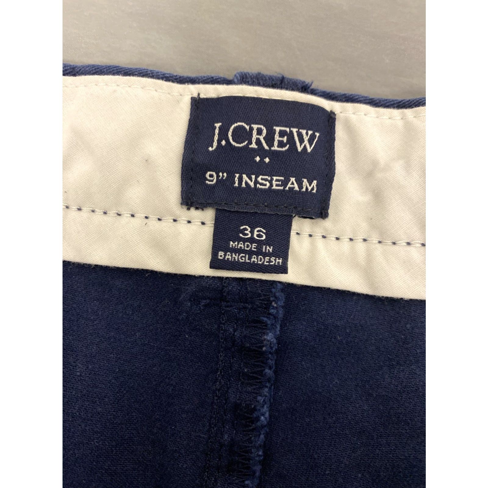 J.Crew VINTAGE J.Crew Mens Chino Shorts Size 36 Casual Flat Front Cotton Blend Navy 9-Inch Inseam Size US 36 / EU 52 - 7 Thumbnail