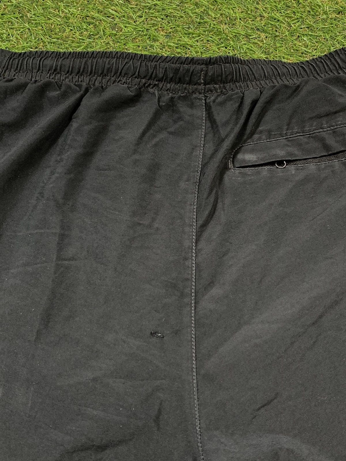 Nike Vintage Nike shorts small swoosh streetwear style size Size US 32 / EU 48 - 5 Thumbnail