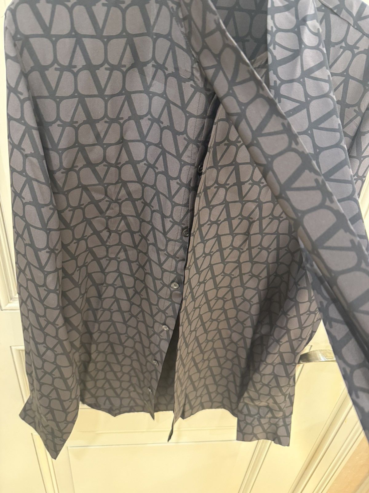 Valentino neck tie silk shirt.with all over Toile Iconography print 39 Size US M / EU 48-50 / 2 - 17 Thumbnail