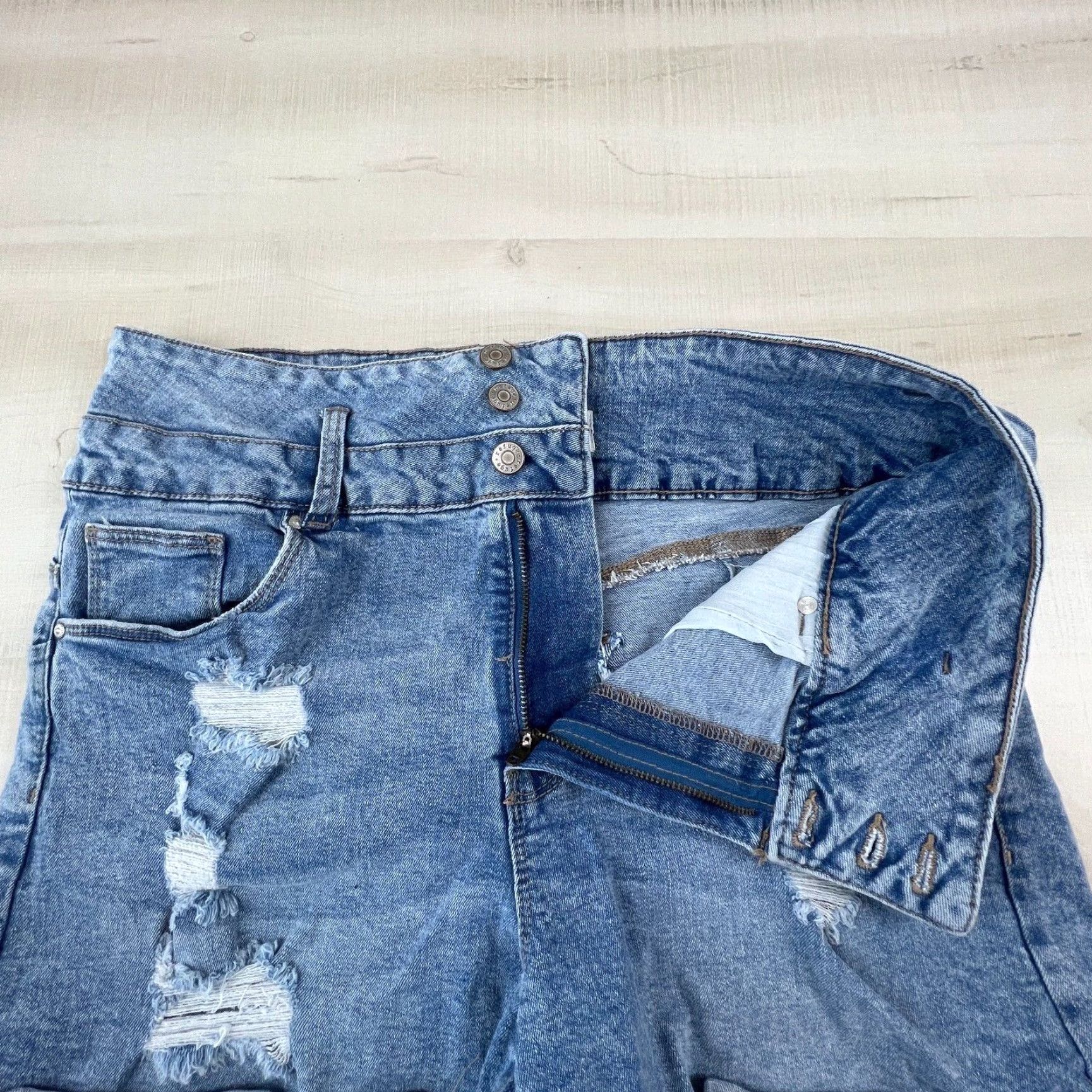 Vintage Refuge Womens Juniors High Waist Distressed Denim Shorts Blue Size 11 Size 32" / US 10 / IT 46 - 3 Thumbnail