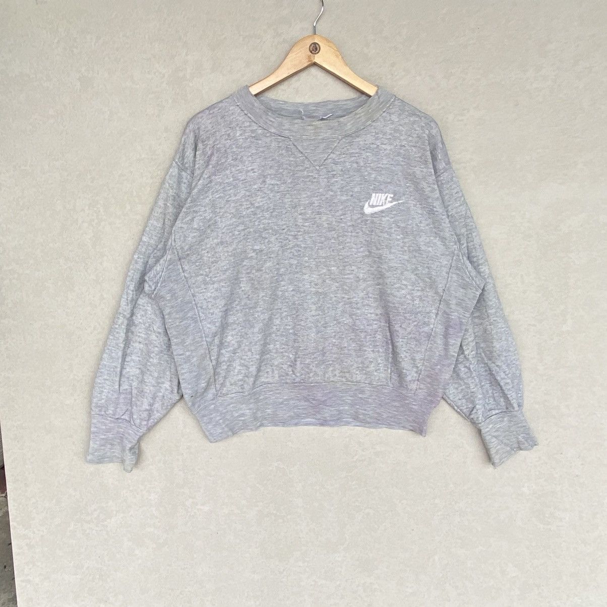 Other Vintage Nike Small Embroidered Crewneck Sweatshirt Gray Colo Size US M / EU 48-50 / 2 - 1 Thumbnail
