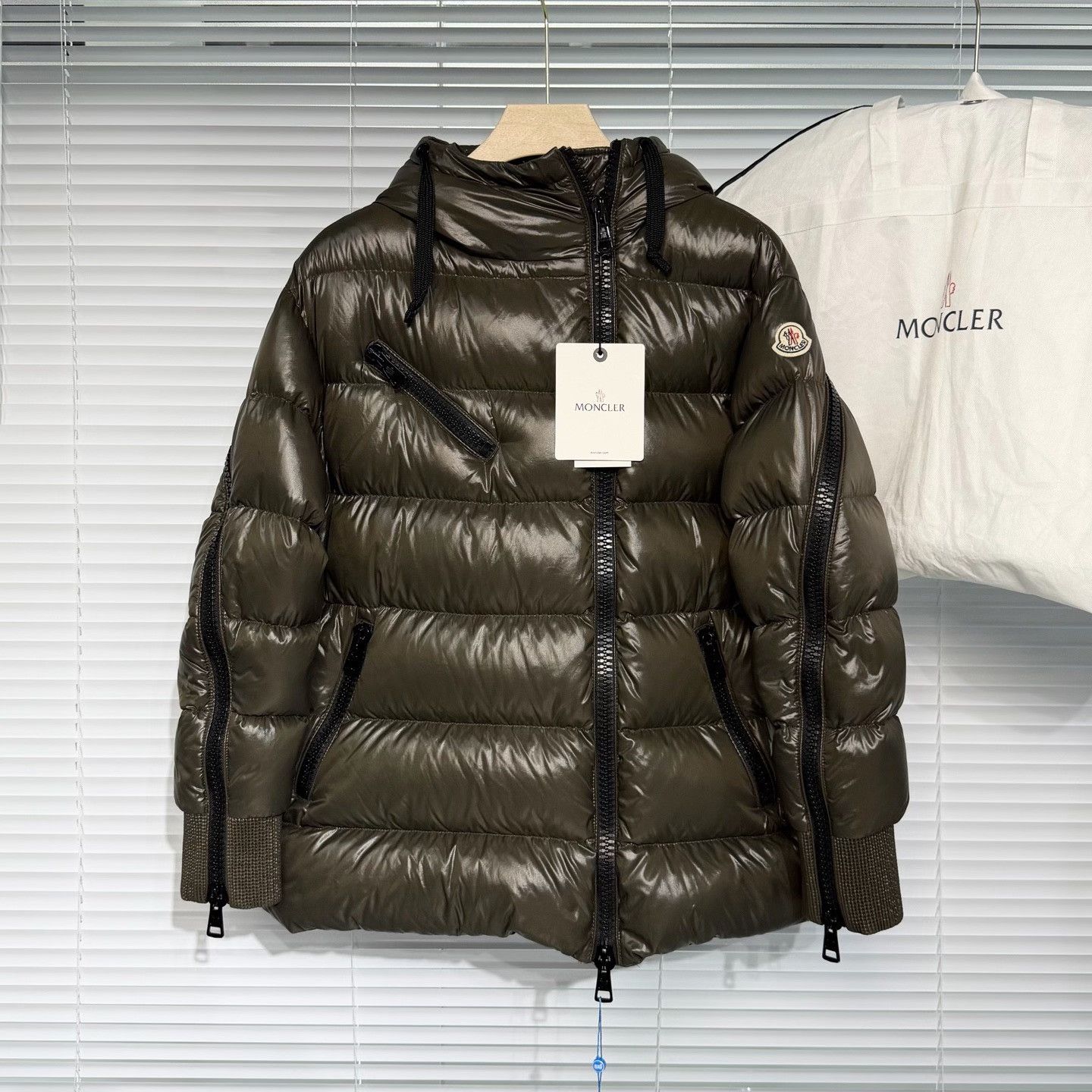 Moncler moncler down jacket with hood and logo Size US M / EU 48-50 / 2 - 1 Thumbnail
