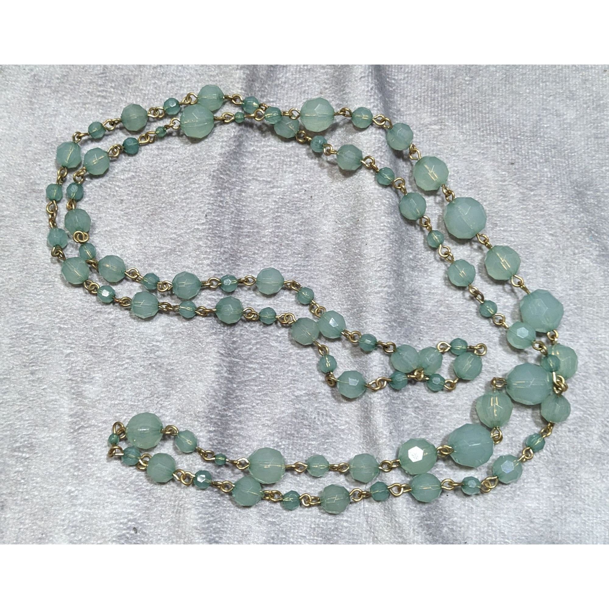 Other Vintage Green Acrylic Beaded Necklace With Gold-Tone Links Size ONE SIZE - 4 Thumbnail