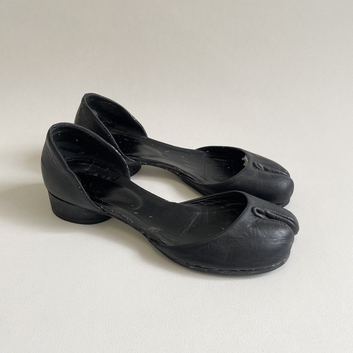 Maison Margiela 1990s Black Painted Mule Tabi Shoes Size US 8 / IT 38 - 4 Thumbnail