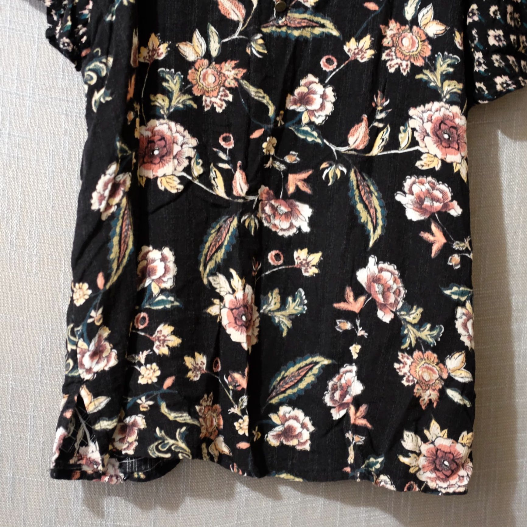 Vintage Maurices Top Floral Pullover Smocked Super Soft V-Neck Womens L Black Shirt Size L / US 10 / IT 46 - 4 Thumbnail