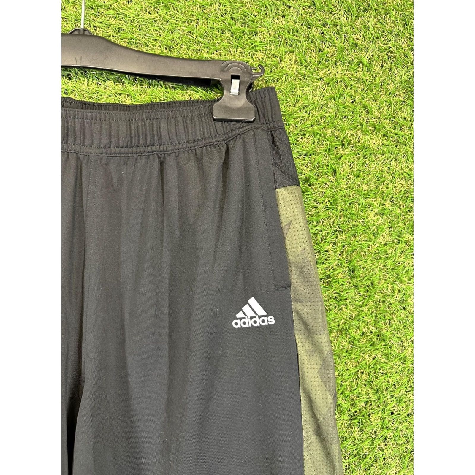 Adidas ADIDAS MEN SPORT TRAINING SHORTS M MEDIUM BLACK S18215 Size US 31 - 5 Thumbnail