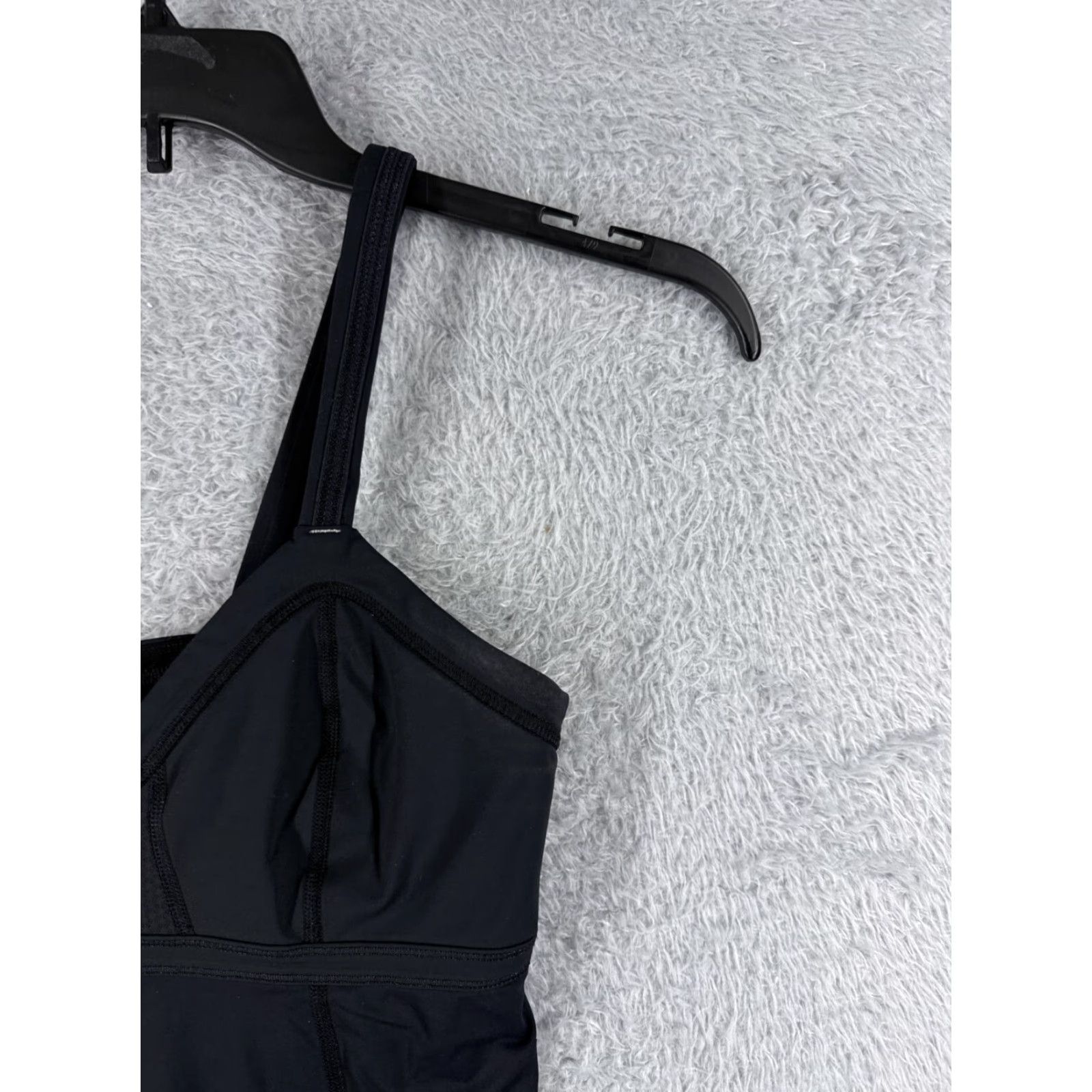 Lululemon Lululemon Shirt Women 8 Black V-Neck Narrow Strap Grip Run Running Zip Pocket Tank Sleeveless Racerback - Casual Workwear Mens? Size M / US 6-8 / IT 42-44 - 2 Thumbnail