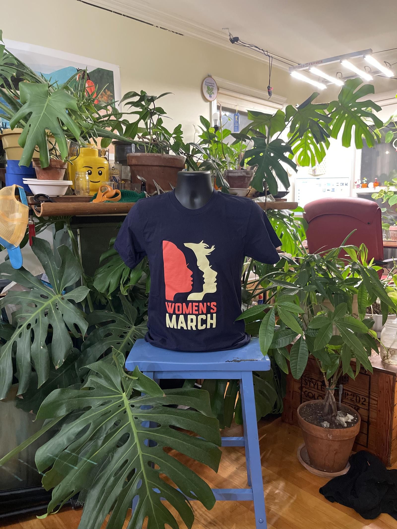 Designer Womens March T-Shirt from DC March Size S / US 4 / IT 40 - 1 Preview