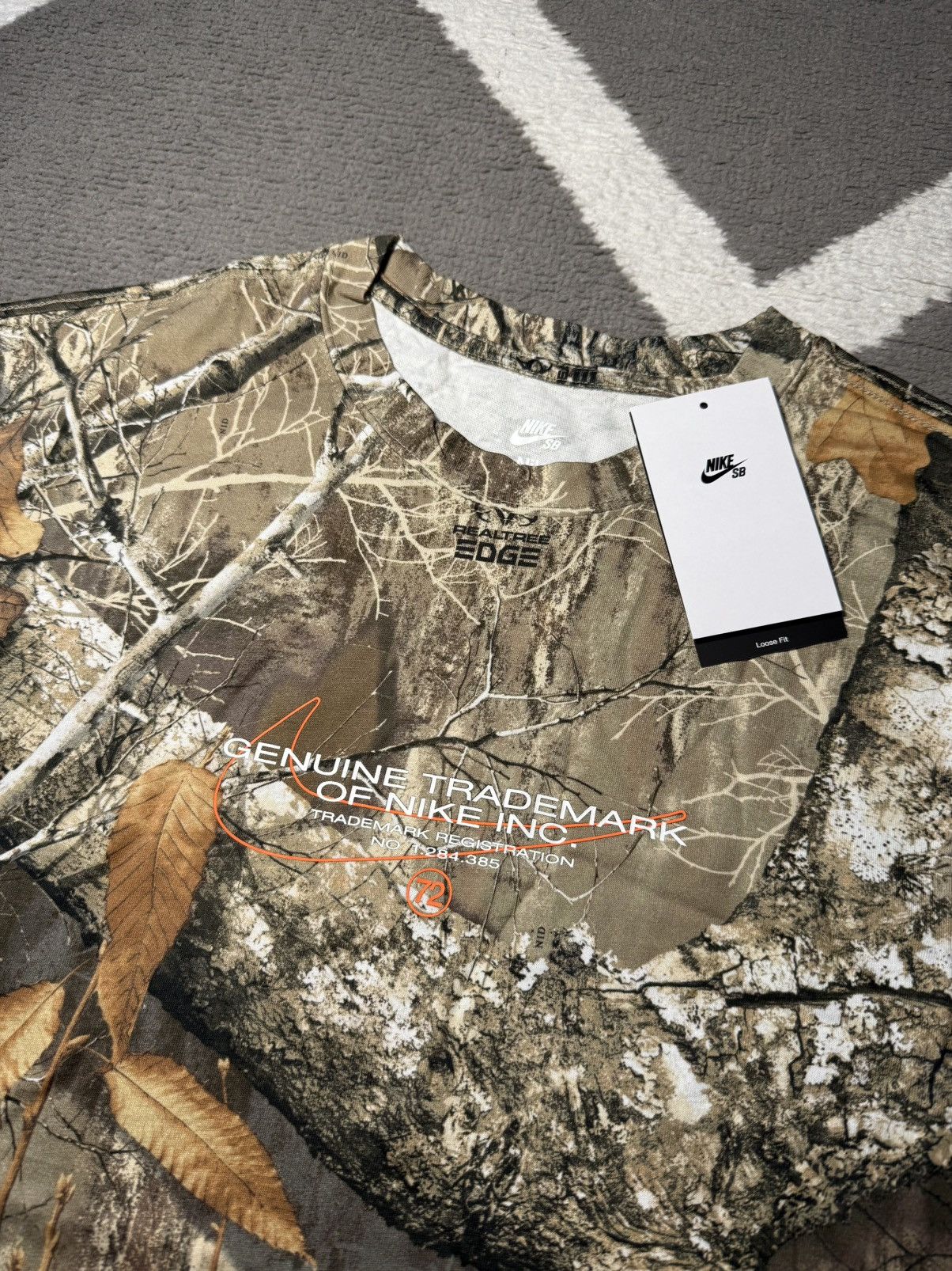 Nike Nike SB Realtree Camo All Over Print Loose Fit T-shirt Size US M / EU 48-50 / 2 - 7 Thumbnail