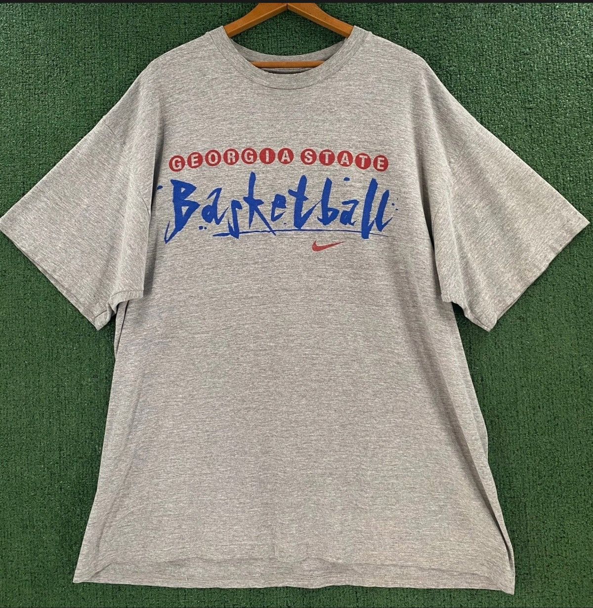 Nike VTG 90’s Nike Georgia State Basketball Distressed T-Shirt Size US XL / EU 56 / 4 - 1 Thumbnail