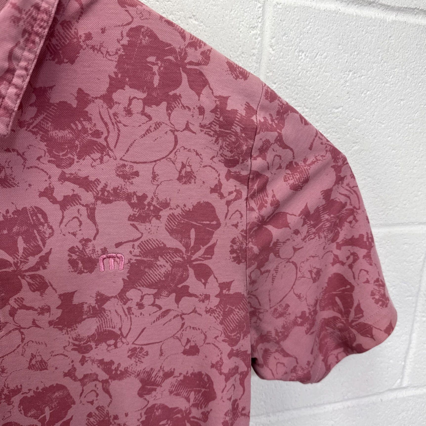 TravisMathew Travis Mathew Polo Mens Large Pink Floral Performance Golf Shirt Lightweight Shirt Mens Regular Pink Floral Golf Polo Size US L / EU 52-54 / 3 - 5 Thumbnail