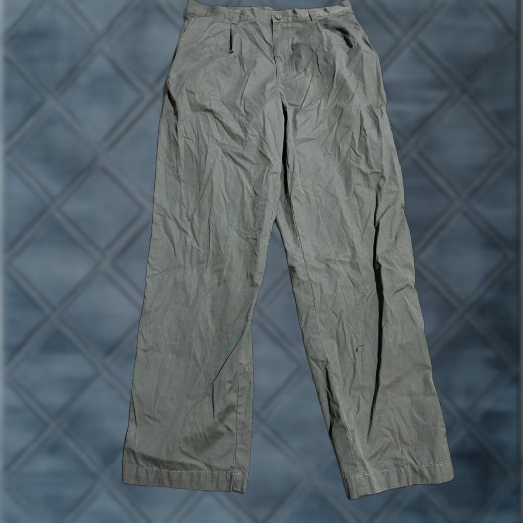 Eddie Bauer Eddie Bauer Classic Fit Chino Pants Men's 34x32 Gray Solid Casual Size US 34 / EU 50 - 1 Thumbnail