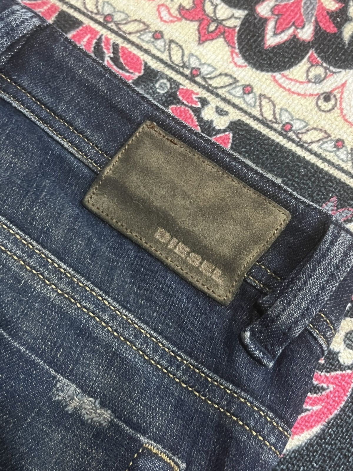 Diesel Black Gold Vintage Diesel “Viker-R-Box” Regular Straight Distress Jeans Size US 31 - 10 Thumbnail