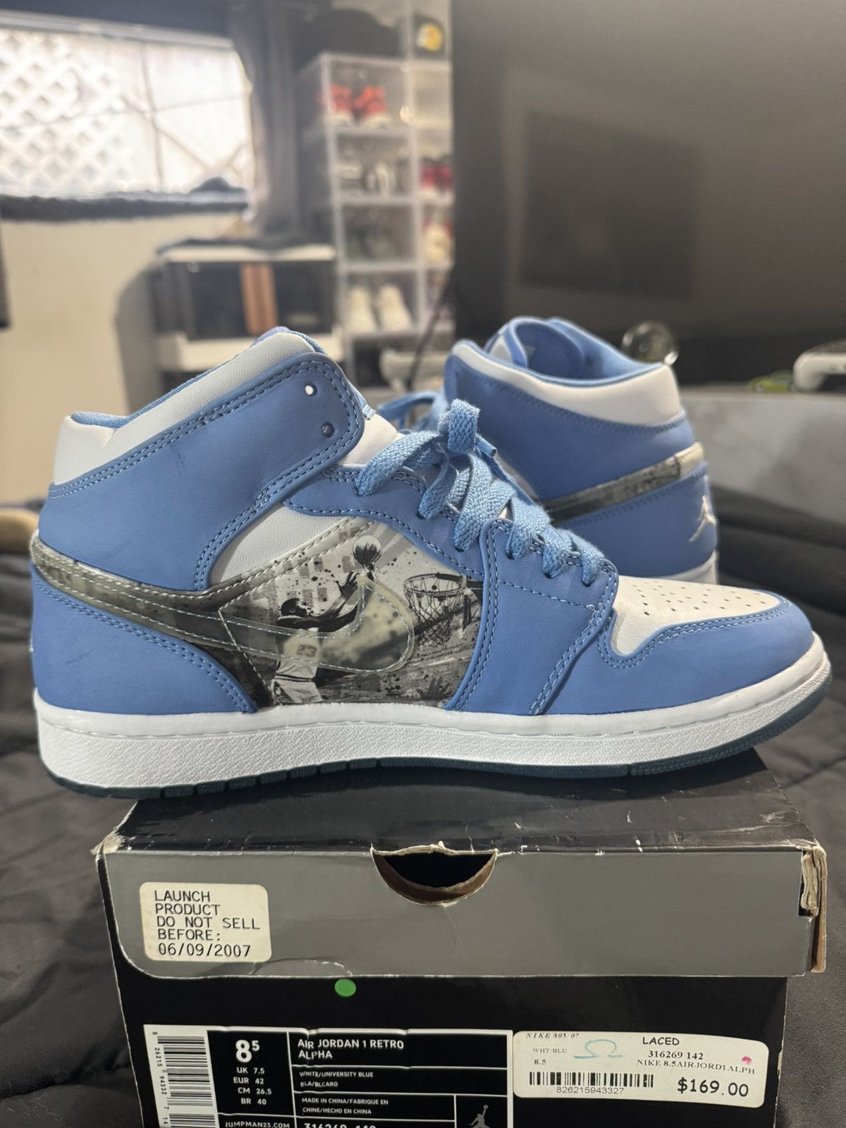 Jordan Brand Air Jordan 1 Retro Alpha ‘White University Blue’ (UNC) 2007 Size US 8.5 / EU 41-42 - 7 Thumbnail