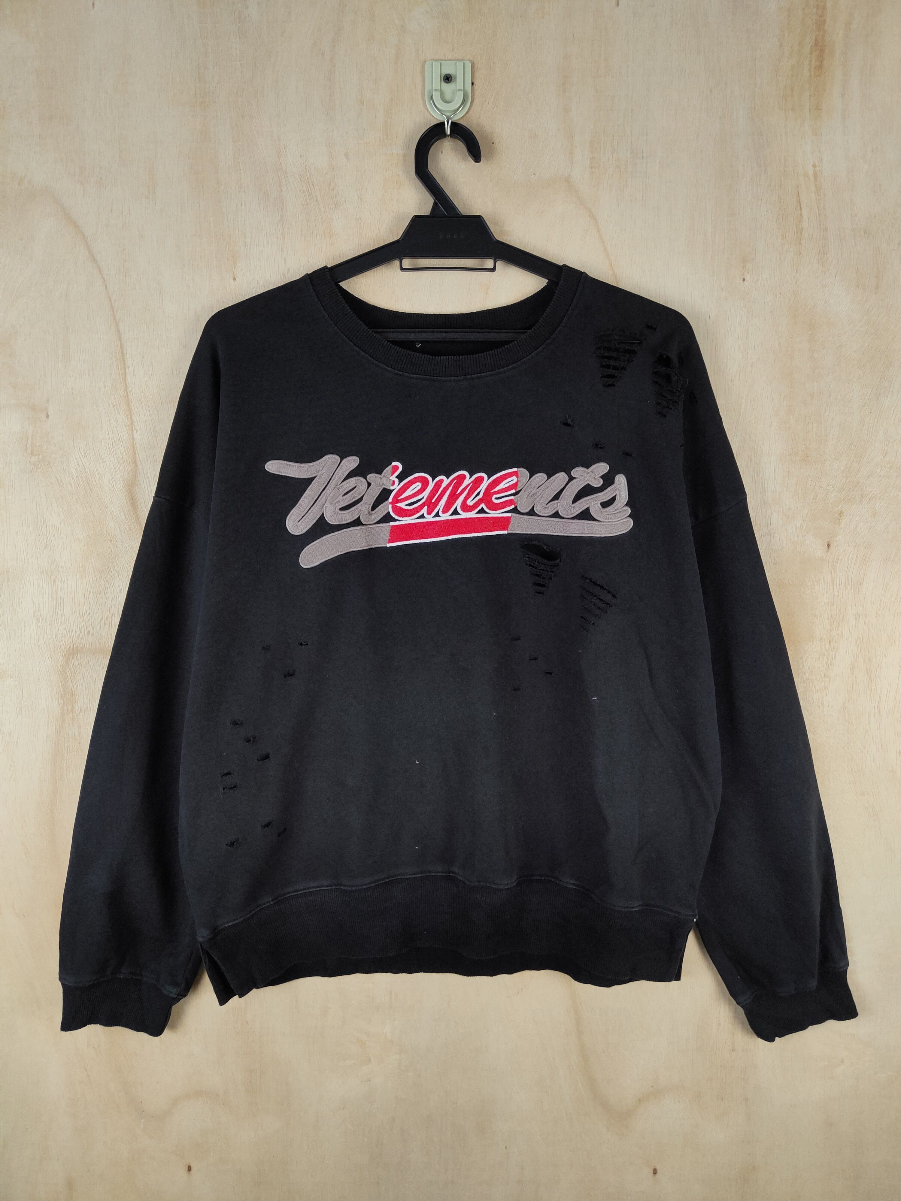 Japanese Brand × Vintage Japan ripped distressed spell out Black Sweatshirts #S2630 Size US L / EU 52-54 / 3 - 1 Thumbnail