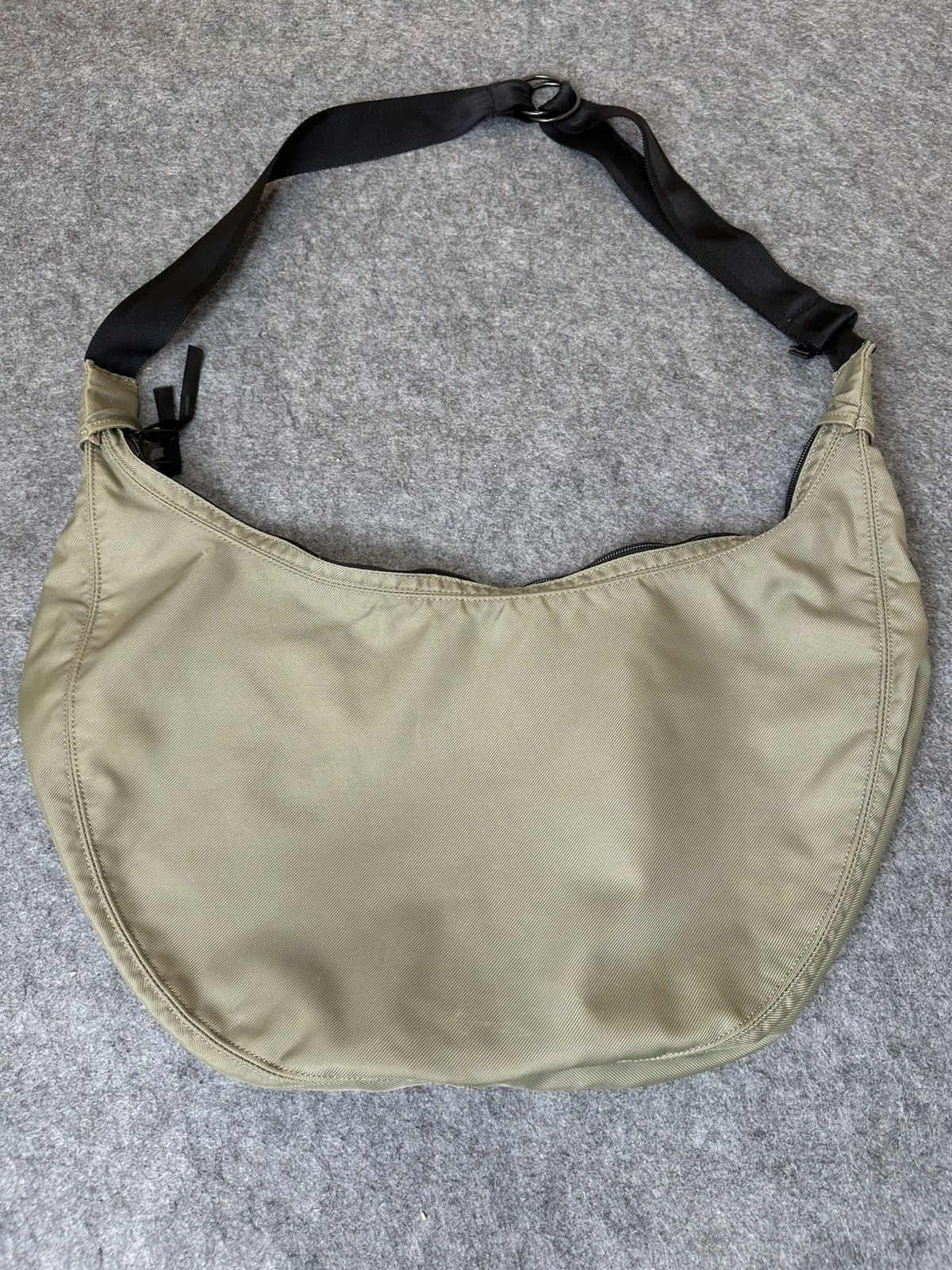 Porter Porter Round Shoulder Bag a distinctive half-moon design. Size ONE SIZE - 4 Thumbnail