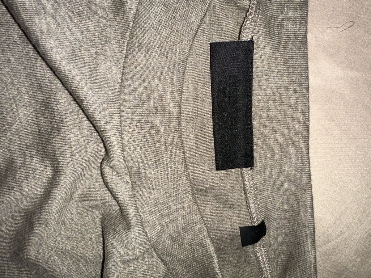 Essentials × Fear of God Grey FOG Essentials Tee Shirt Size US XL / EU 56 / 4 - 4 Thumbnail