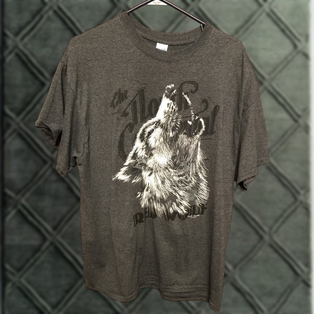 Gildan Gildan Mens TvShirt XL Short Sleeve Gray Red Wolf B194 Mens Shirt XL Gray Wolf T-Shirt Size US XL / EU 56 / 4 - 1 Thumbnail