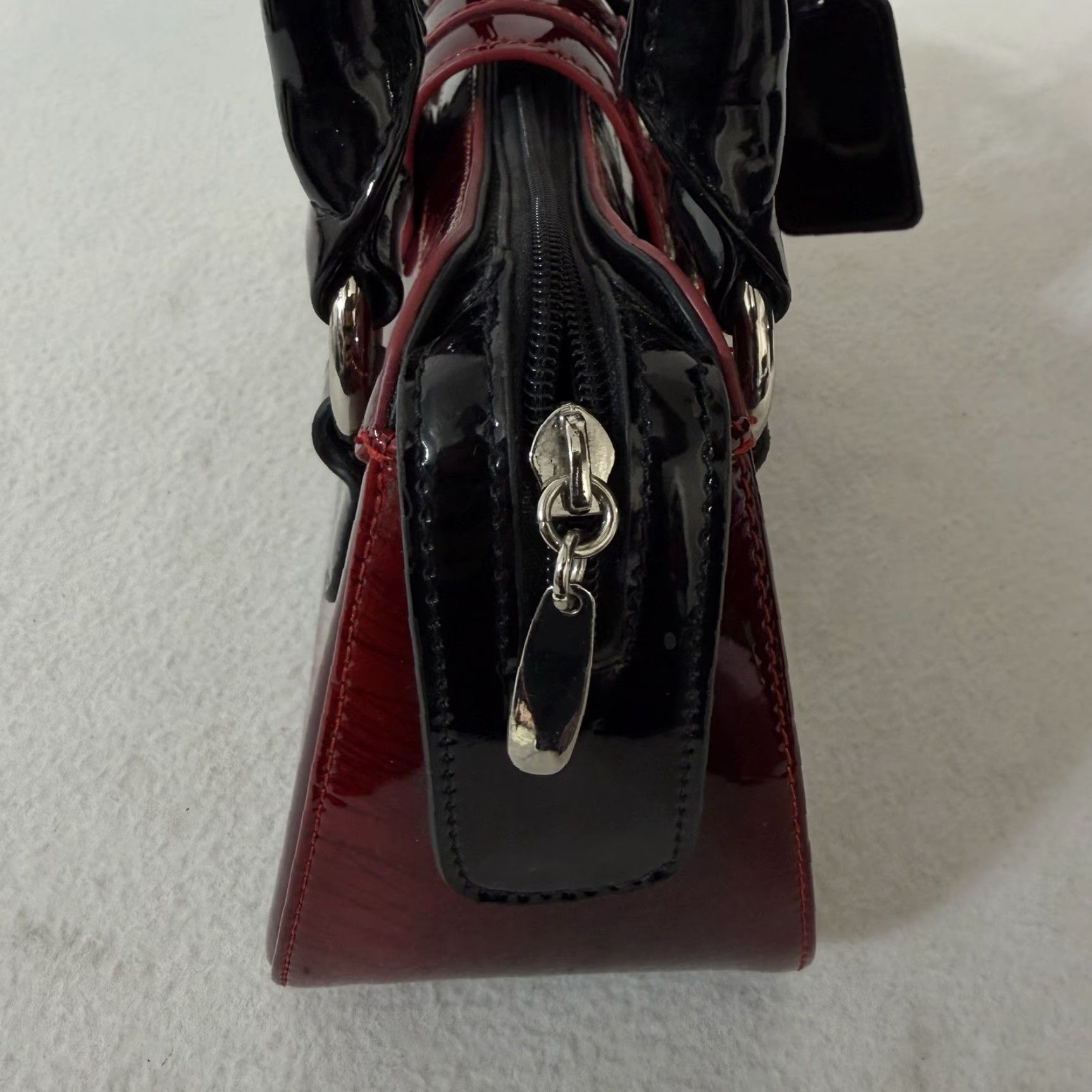 Vintage Bobby Schandra Red Patent Leather Shoulder Bag Purse Designer Small Women XS Zip Magnetic Handbag Size ONE SIZE - 7 Thumbnail