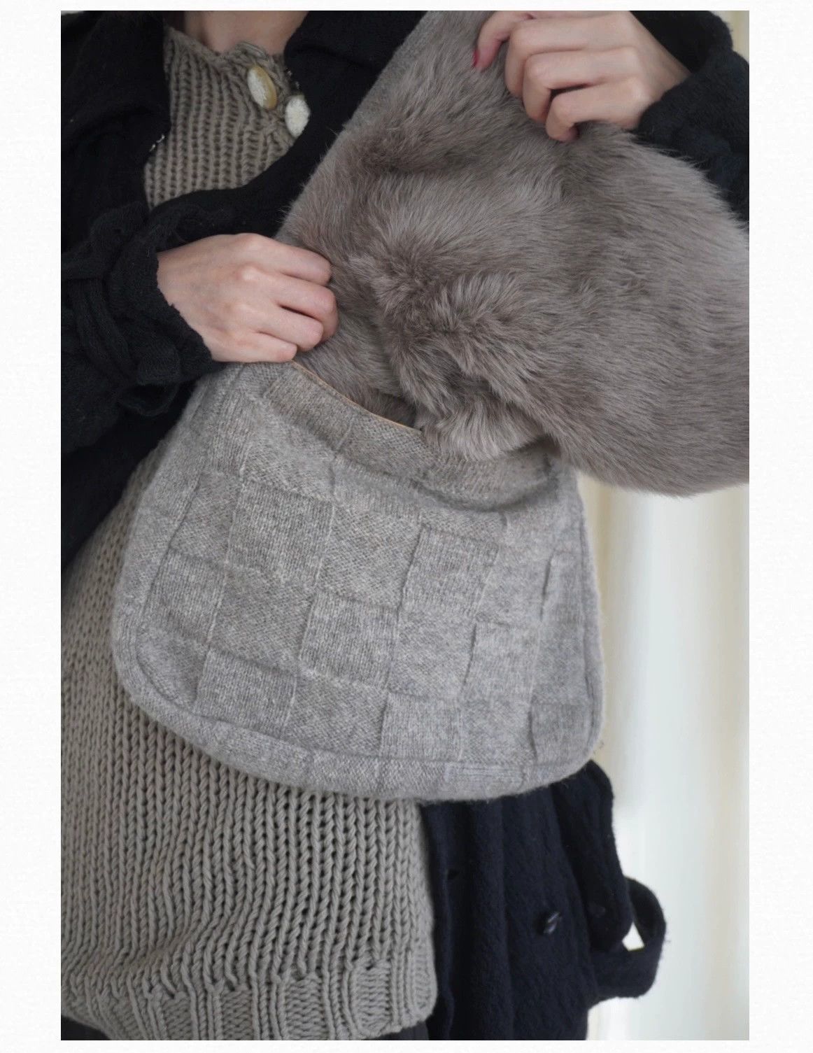 Bottega Veneta BOTTEGA VENETA 2000s Women's Knit Fur Shoulder Bag Size ONE SIZE - 2 Thumbnail