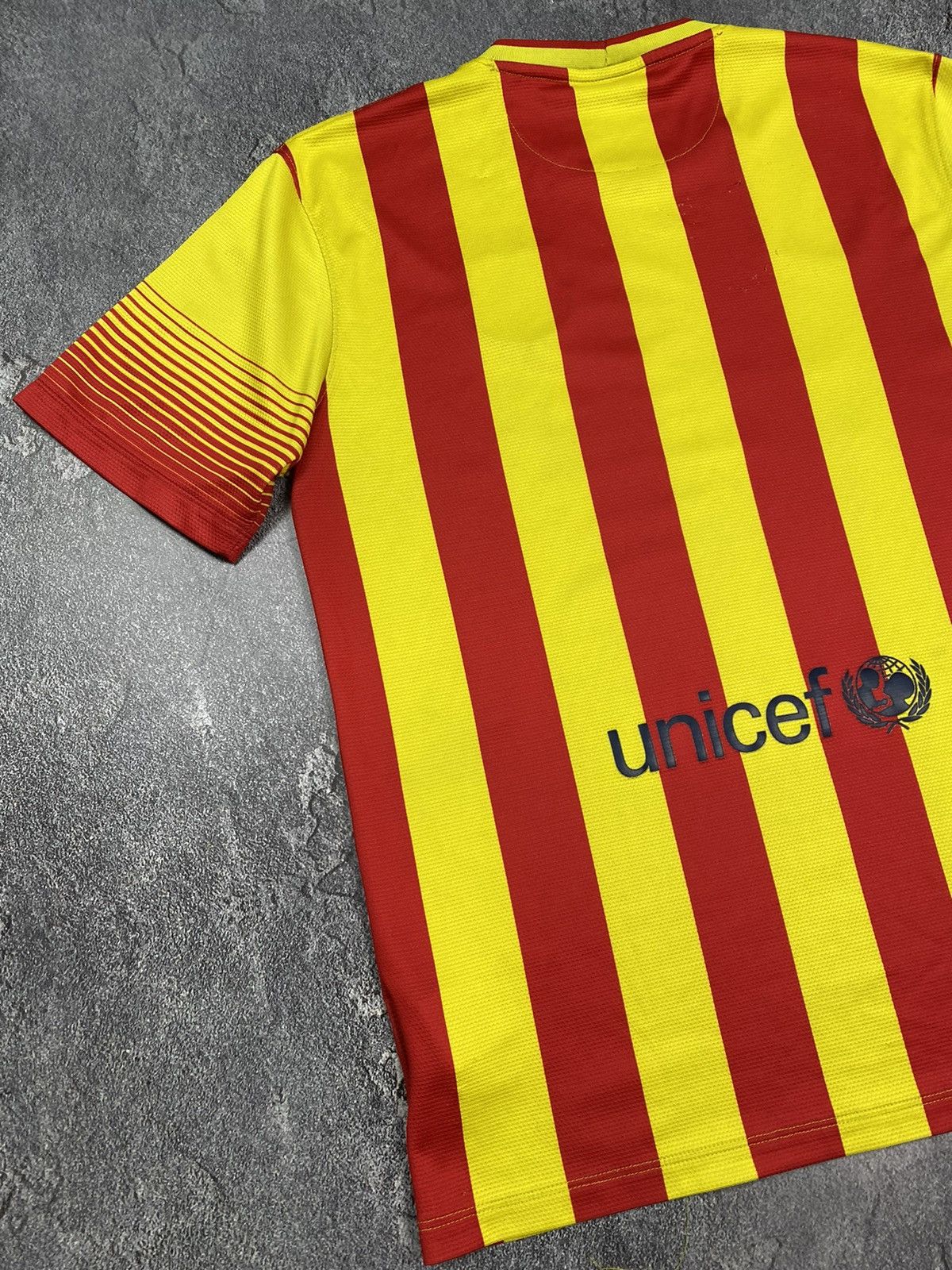 Nike FC Barcelona Nike 2013-2014 Away Jersey Football Kit Soccer Size US M / EU 48-50 / 2 - 19 Thumbnail