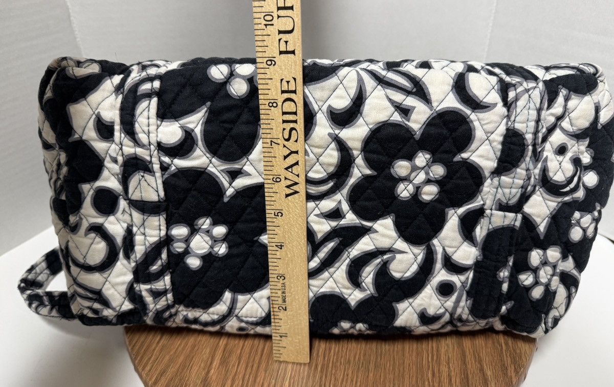 Vera Bradley Vera Bradley Retired Night/Day Black/White Zippered Tote Bag Size ONE SIZE - 9 Thumbnail