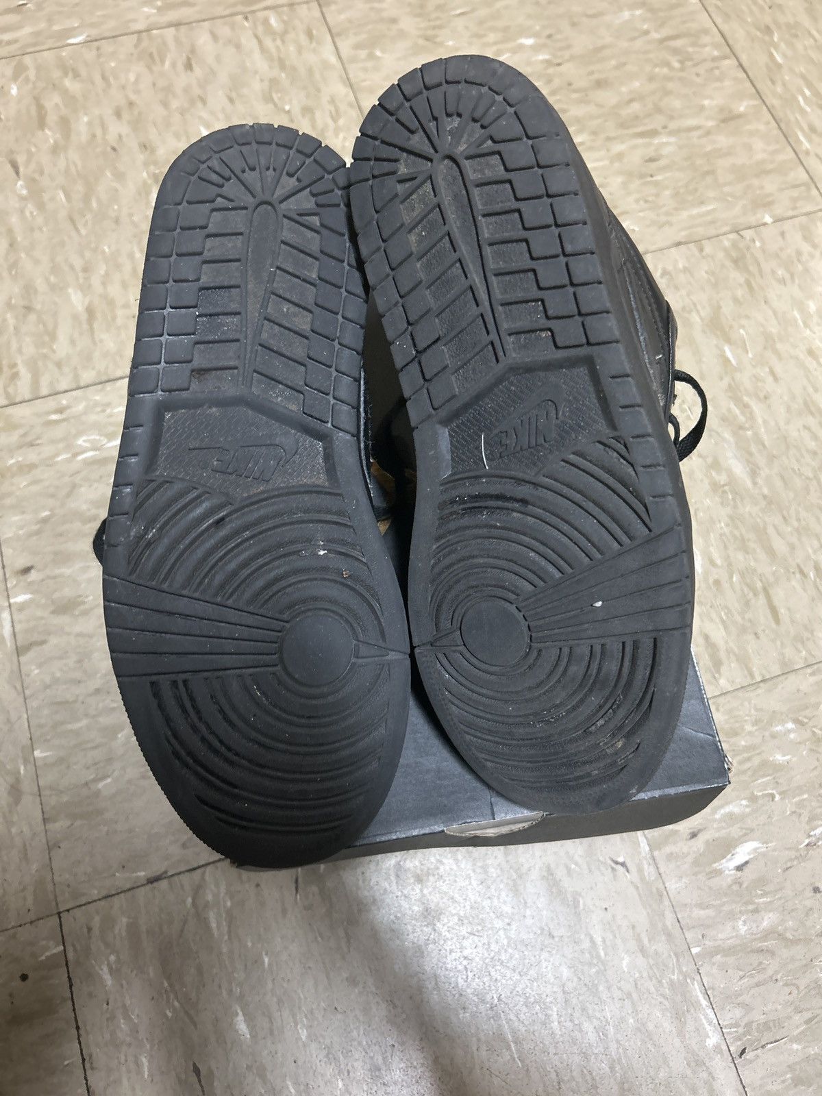 Jordan Brand Jordan 1 Low Triple Black Size (8.5)(2022) Very Worn Size US 8.5 / EU 41-42 - 5 Thumbnail