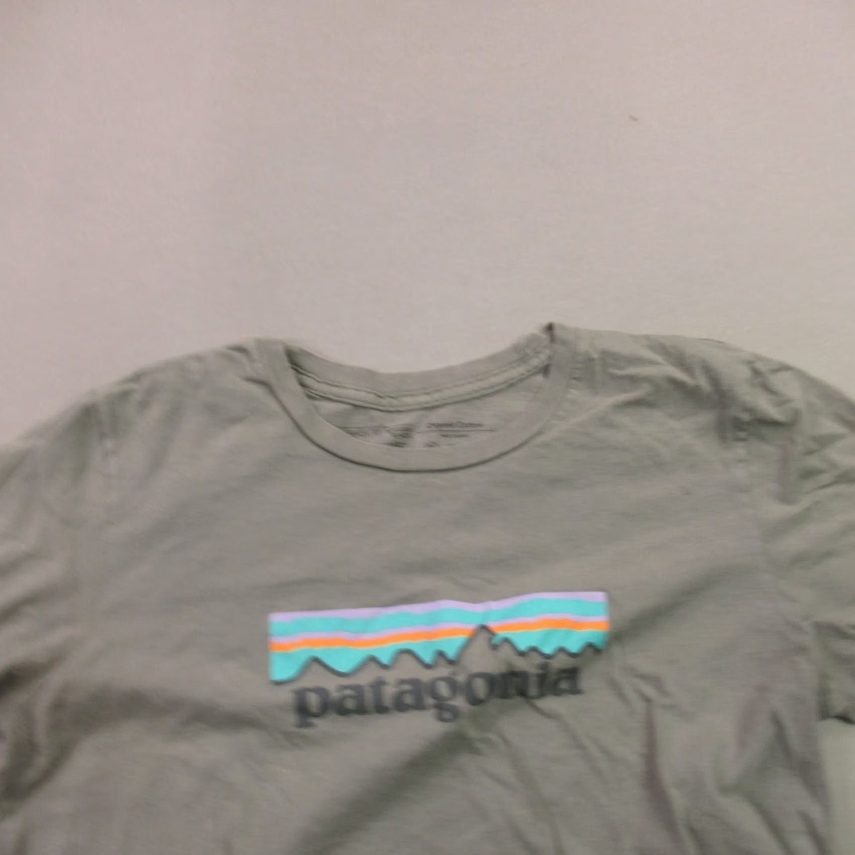 Patagonia Patagonia Womens Small Short Sleeve Crew Neck Pullover Gray Knit Lightweight Size S / US 4 / IT 40 - 3 Thumbnail