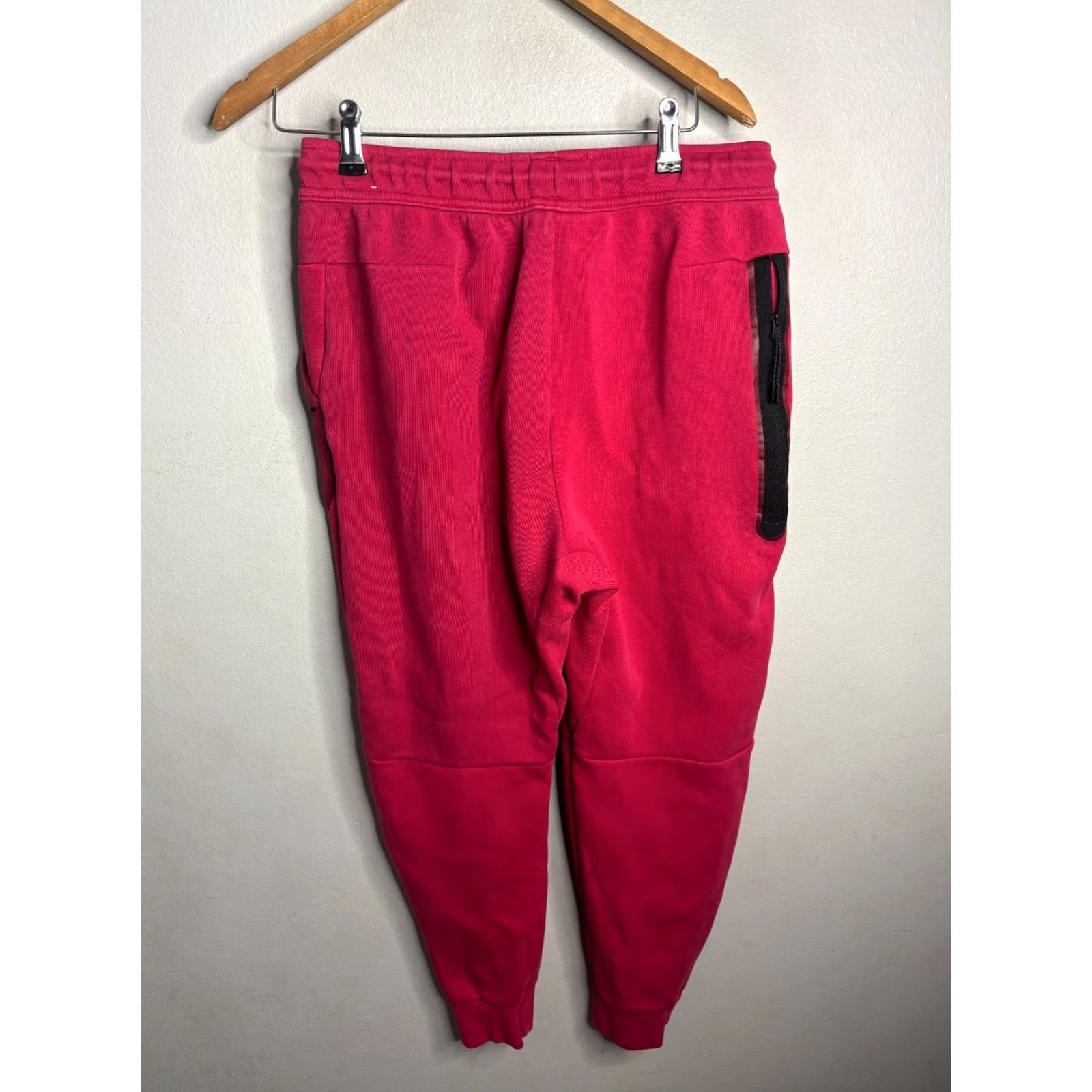 Nike Nike Sportswear Tech Fleece Joggers Mens M Red Swoosh Elastic Waist Casual Activewear 8/10 Vinyl Inseam 24in 32in Pattern Solid Logo 6321 Size US 31 - 5 Thumbnail