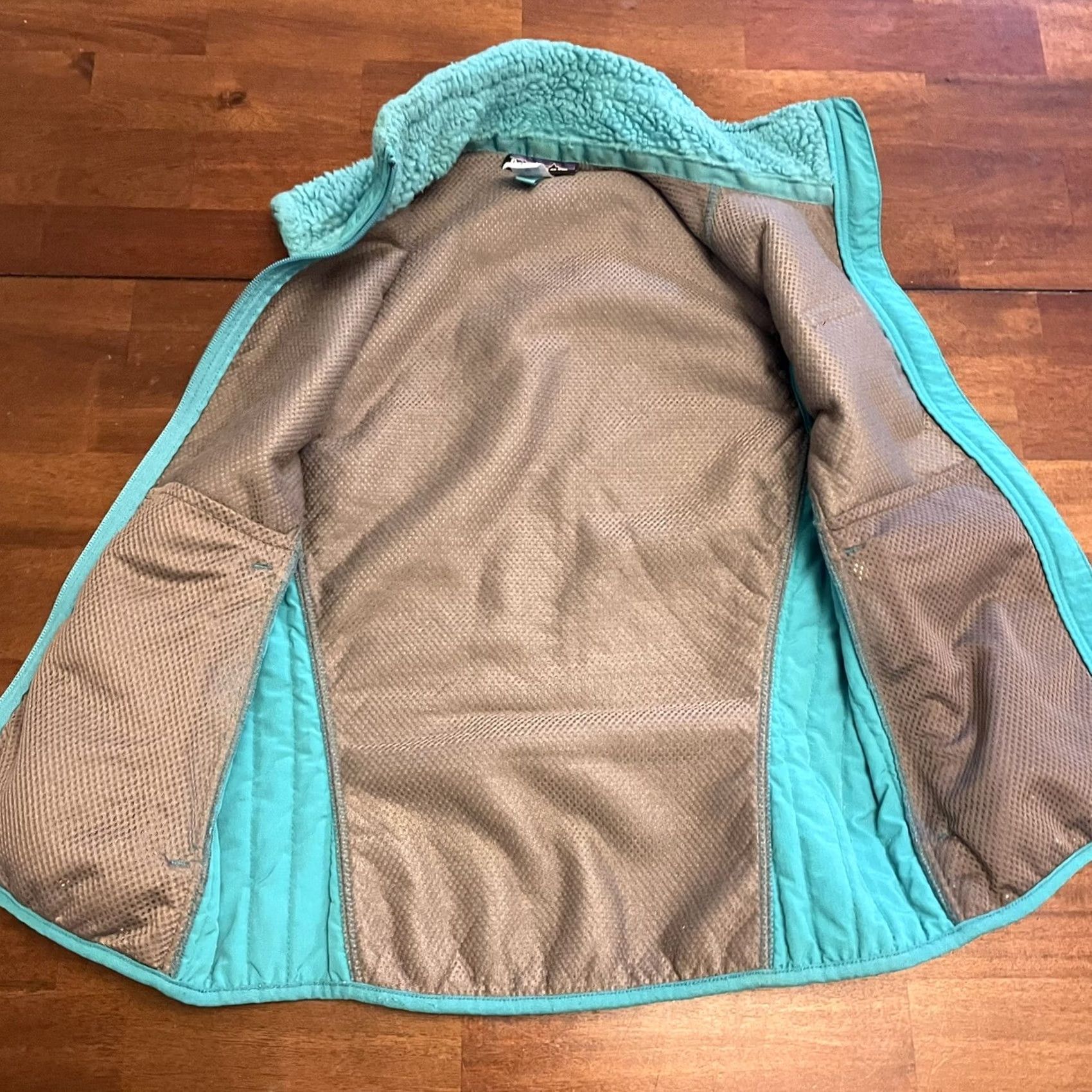 Patagonia Patagonia Retro-X Deep Pile Vest Womens S Aqua Solid Zip Vest Retro X Size S / US 4 / IT 40 - 2 Thumbnail