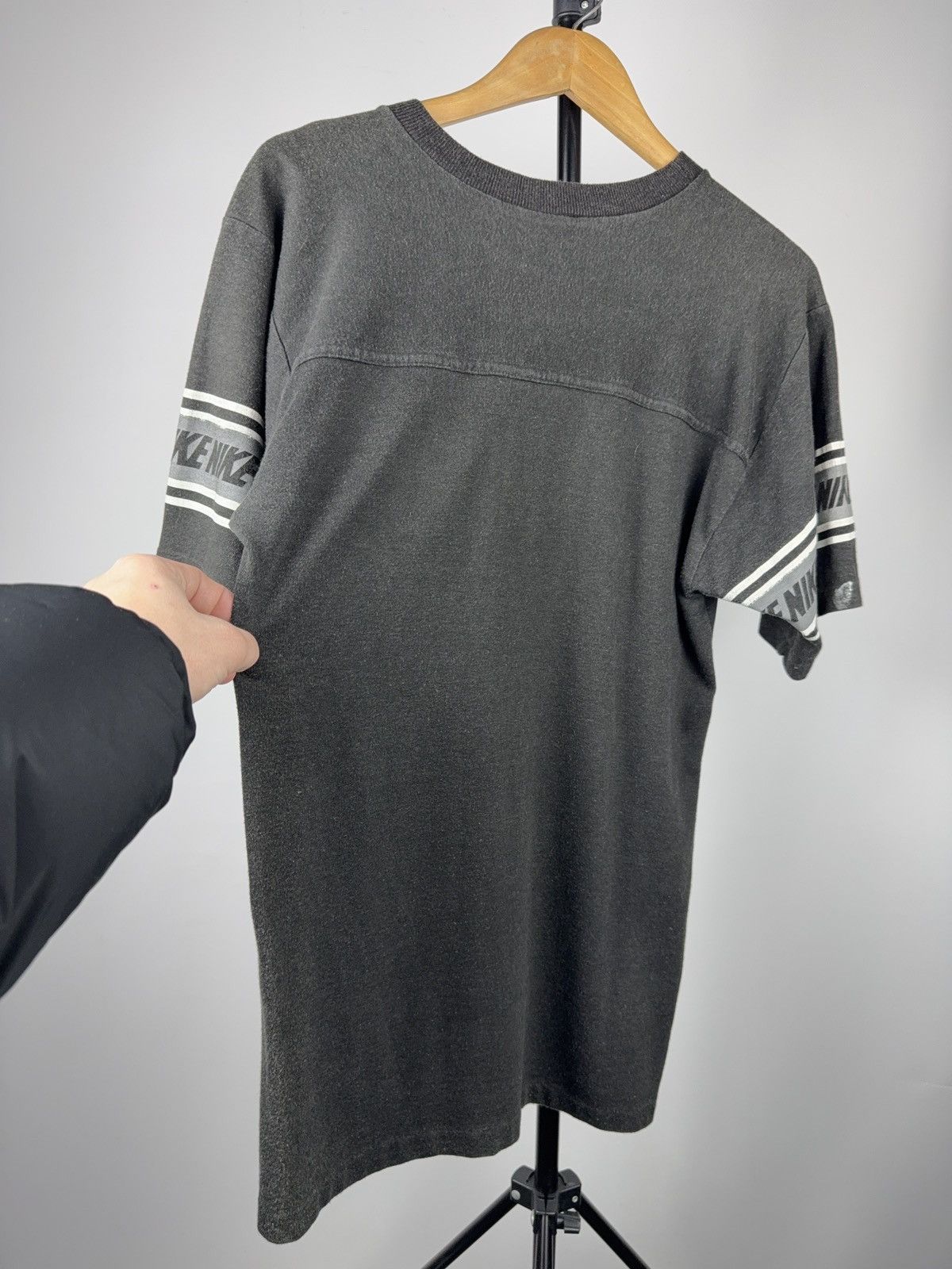 Nike Vntg 90s Nike Sleeve Logo T-Shirt Single Stitch Faded Black Size US M / EU 48-50 / 2 - 18 Thumbnail