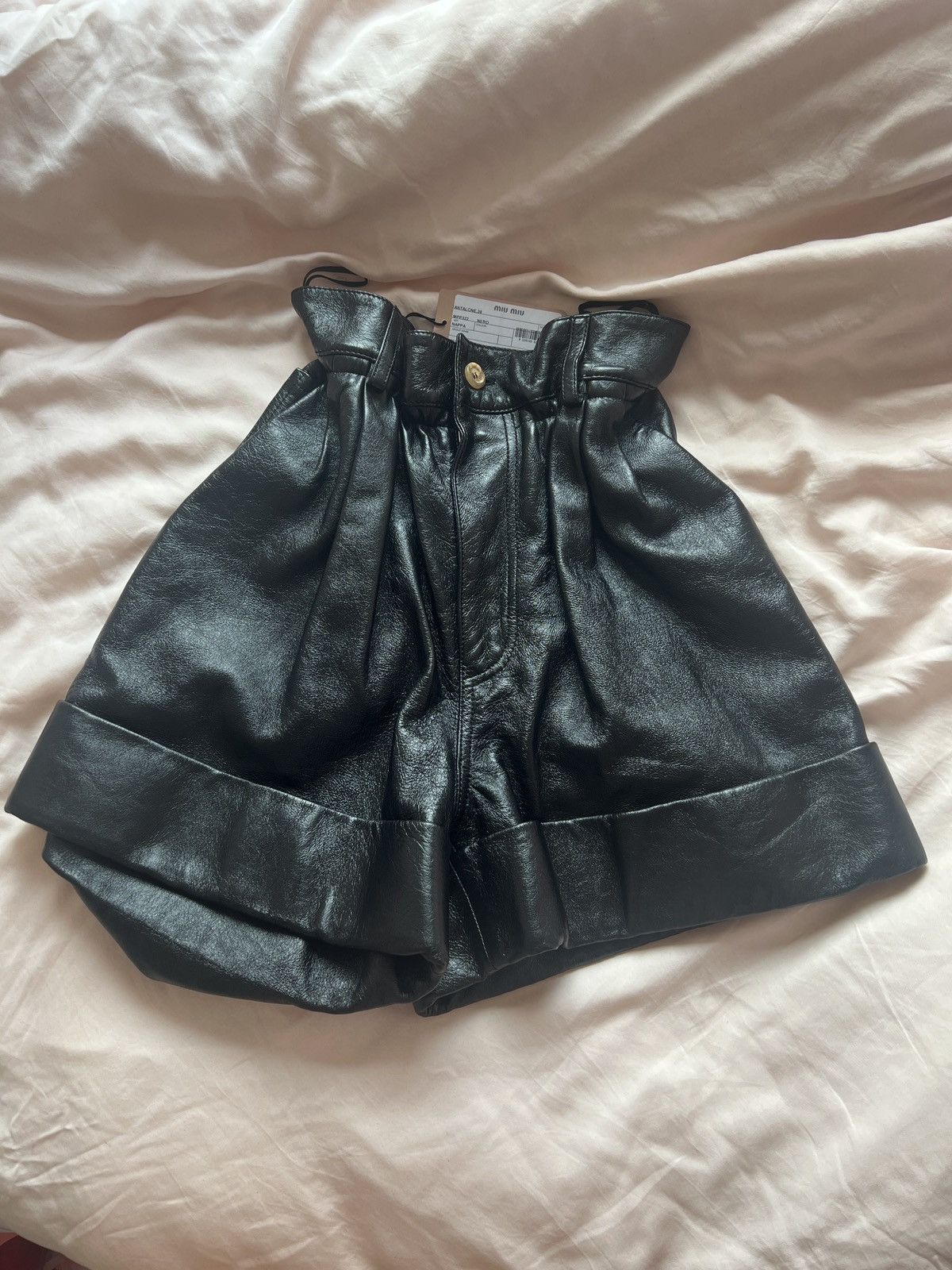 Miu Miu 🔥 Miu Miu paperbag waist leather shorts Size US 26 / EU 42 - 6 Thumbnail