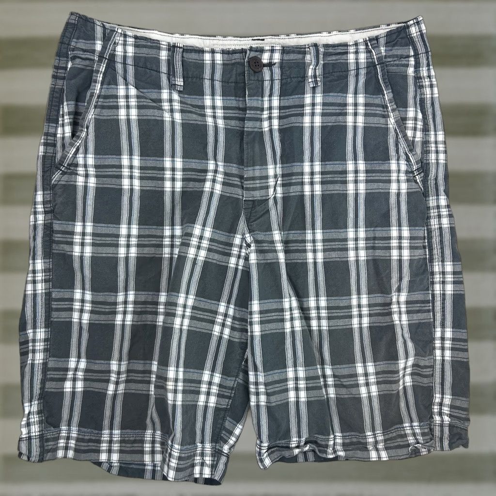 Vintage AMERICAN EAGLE Shorts Mens 36 Cotton Plaid Blue Gray 10.5” Inseam Longer Length Chino Casual Preppy Size US 36 / EU 52 - 1 Thumbnail