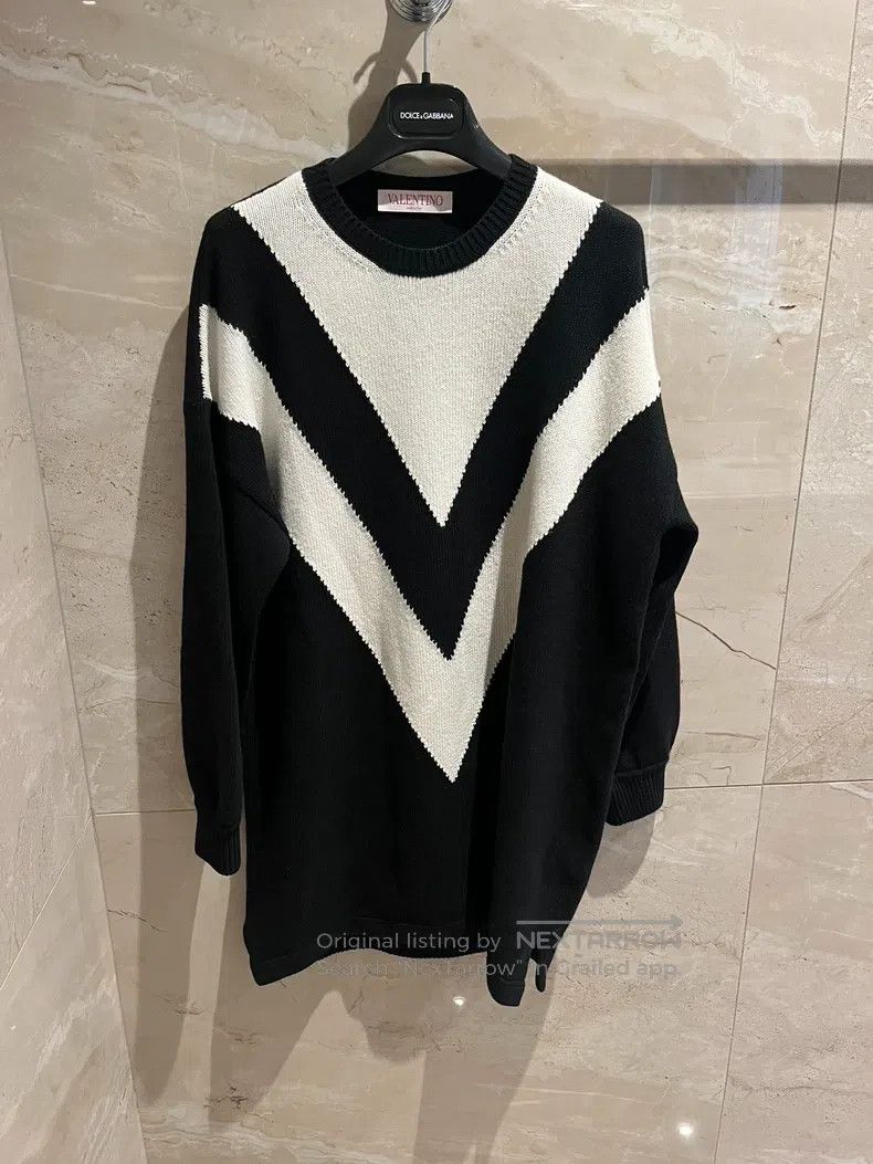 Valentino Valentino V-block sweater knitted dress Size XS / US 0-2 / IT 36-38 - 1 Thumbnail