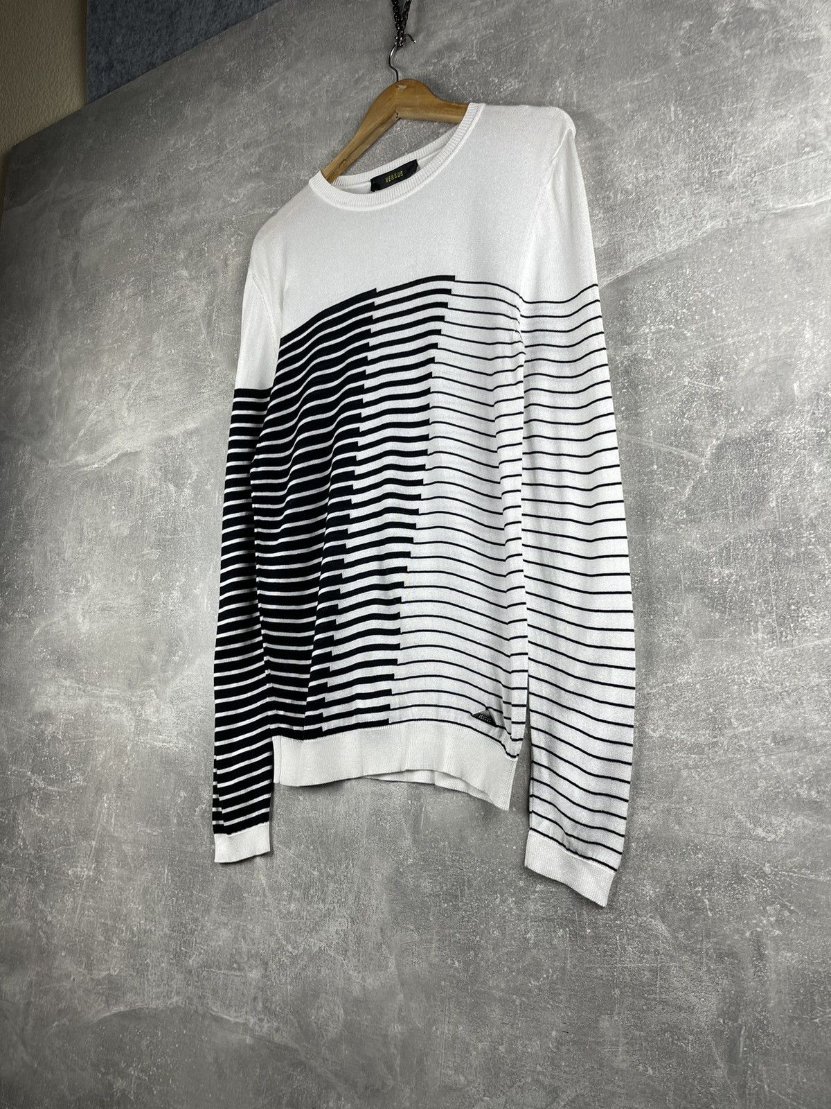 Versus Versace Versus Versace Italy Black White Optical Stripe Knit Sweater Size US M / EU 48-50 / 2 - 2 Thumbnail