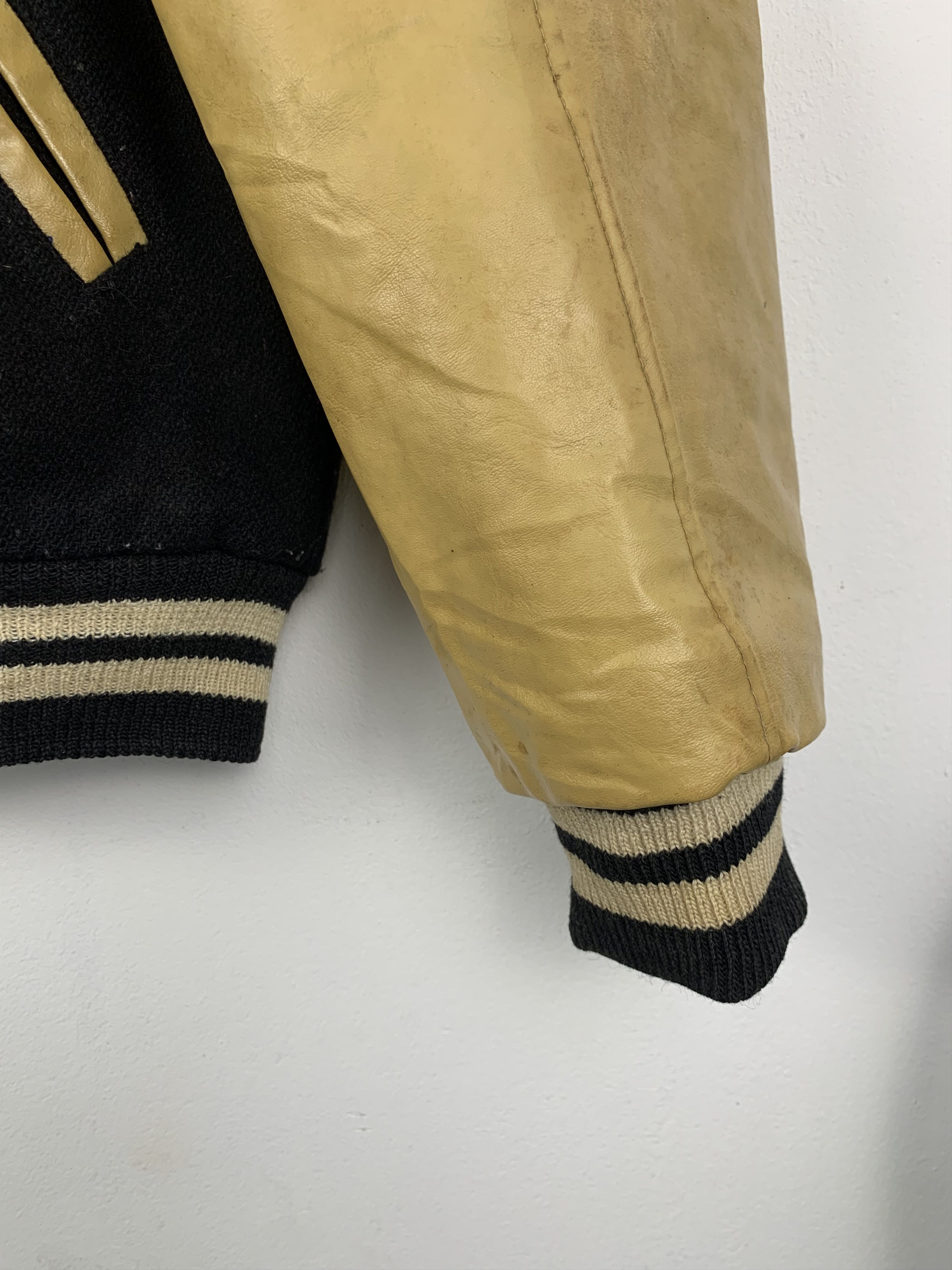 NEFF Vintage 80s Neff Buldogs Sleeve Leather Varsity Jacket V0533 Size US M / EU 48-50 / 2 - 10 Thumbnail