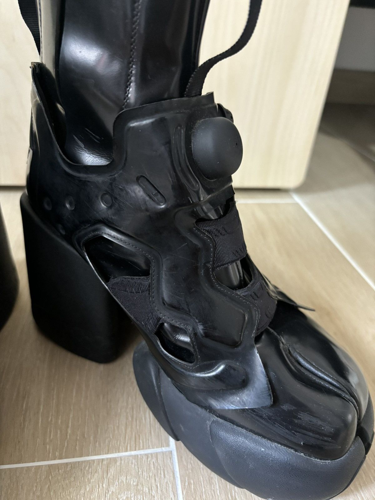 Maison Margiela × Reebok [RARE] Maison Margiela x Reebok Instapump Fury Tabi (Black) Size US 6 / IT 36 - 11 Thumbnail