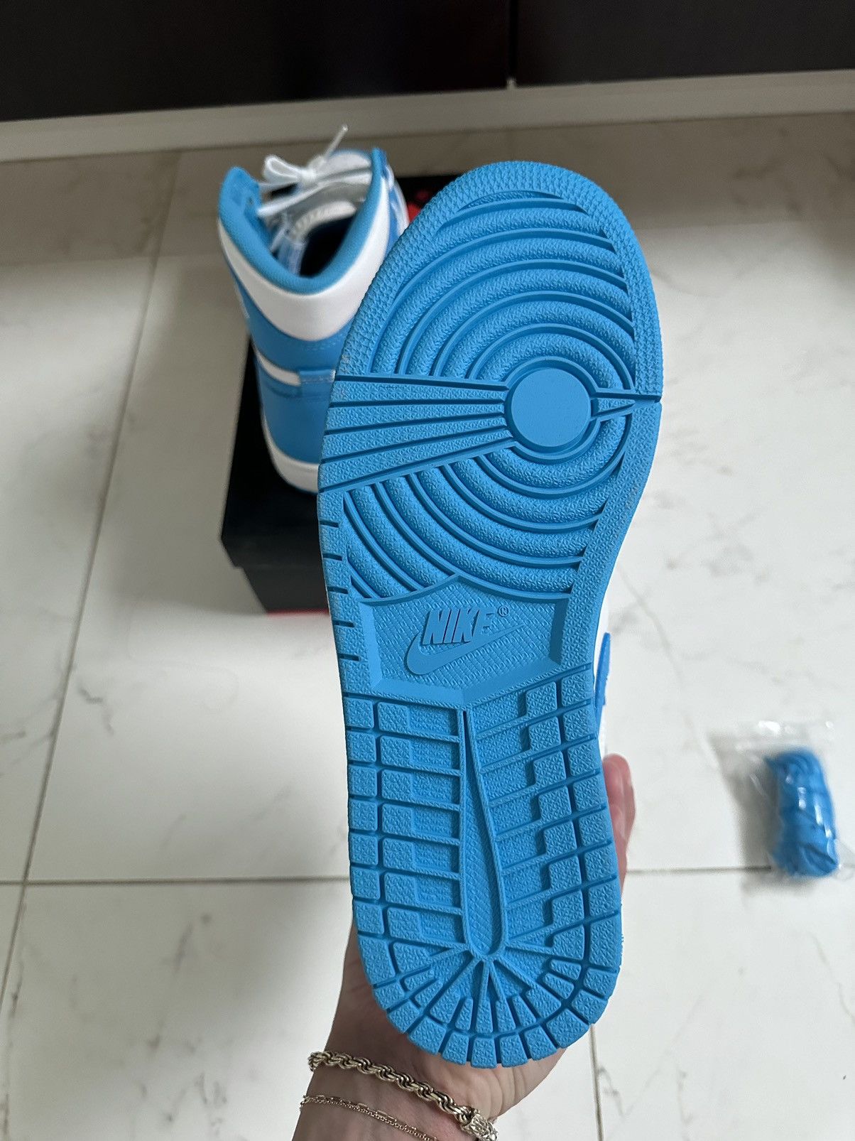 Jordan Brand 2015 Jordan 1 Retro High OG UNC Size US 8.5 / EU 41-42 - 6 Thumbnail