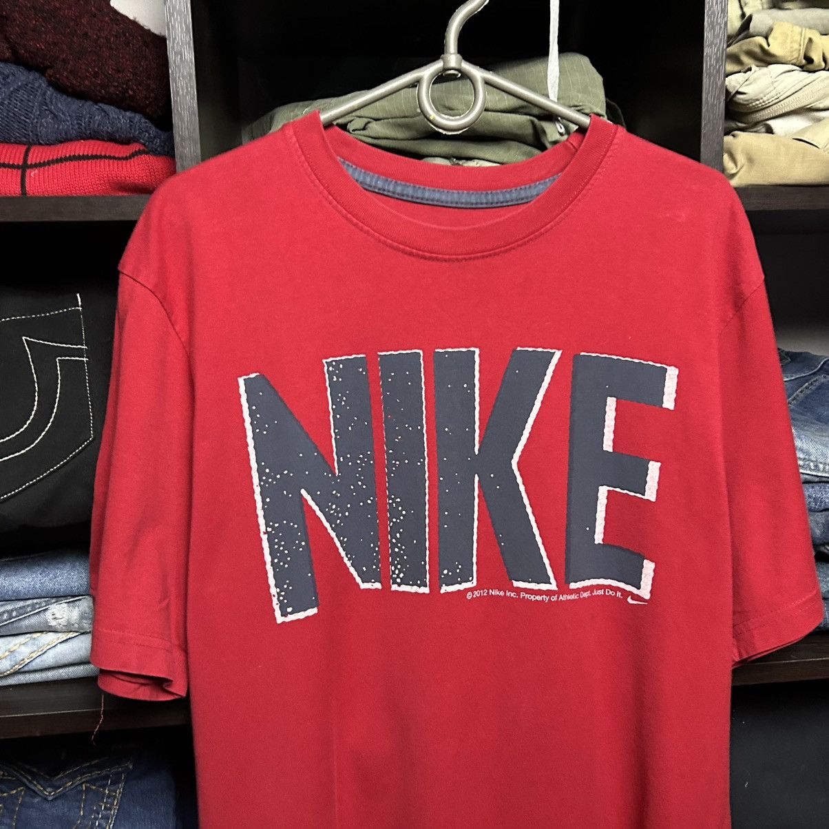 Nike Vintage Nike Big Logo 2012 Red Streetwear basic tee size L Size US L / EU 52-54 / 3 - 2 Thumbnail